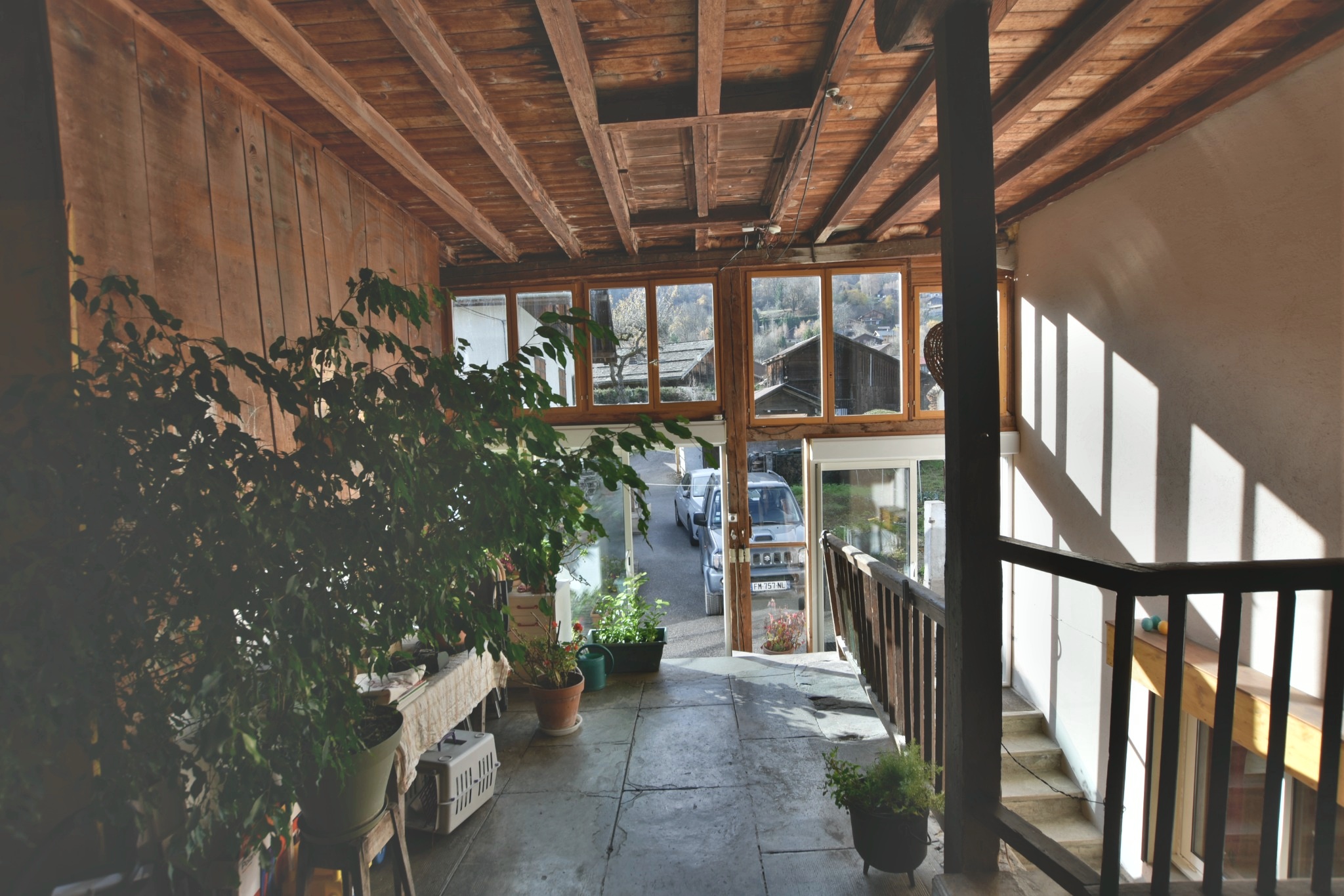 Traditional building to renovate, with strong investment potential!