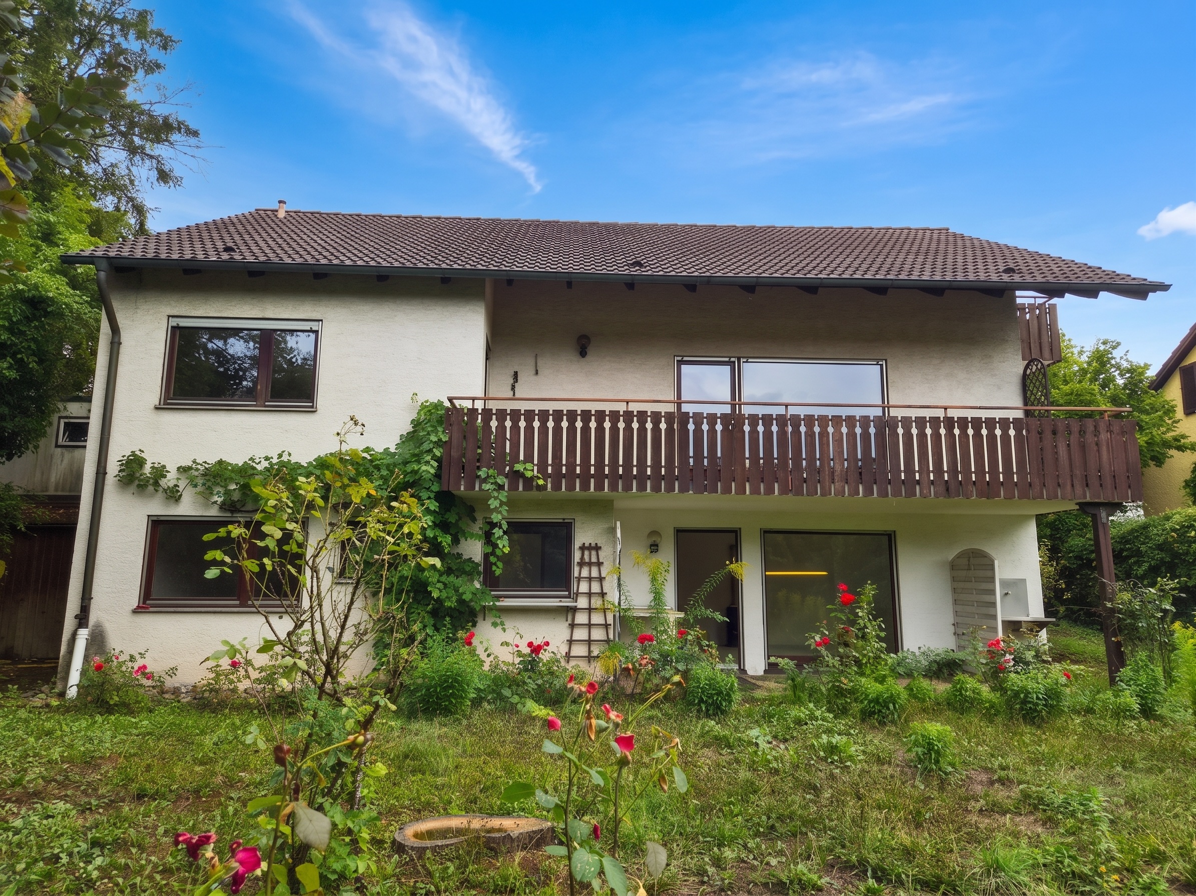 Solides Wohnhaus in bester Lage • 1 – 3 Wohneinheiten mit herrlicher Aussicht und Garten am Österberg