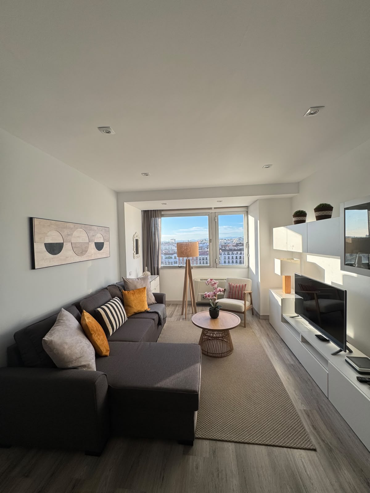 Sophisticated Seasonal Apartment in Colón with Exceptional Views