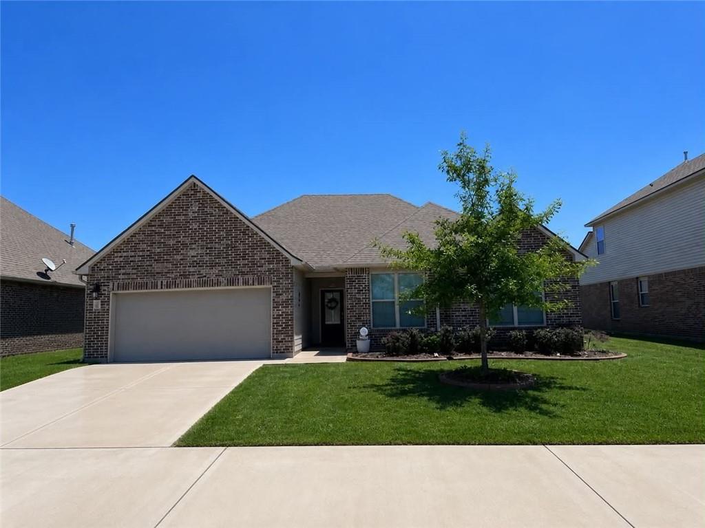 Lakeshore Villages Lease with a Backyard Retreat