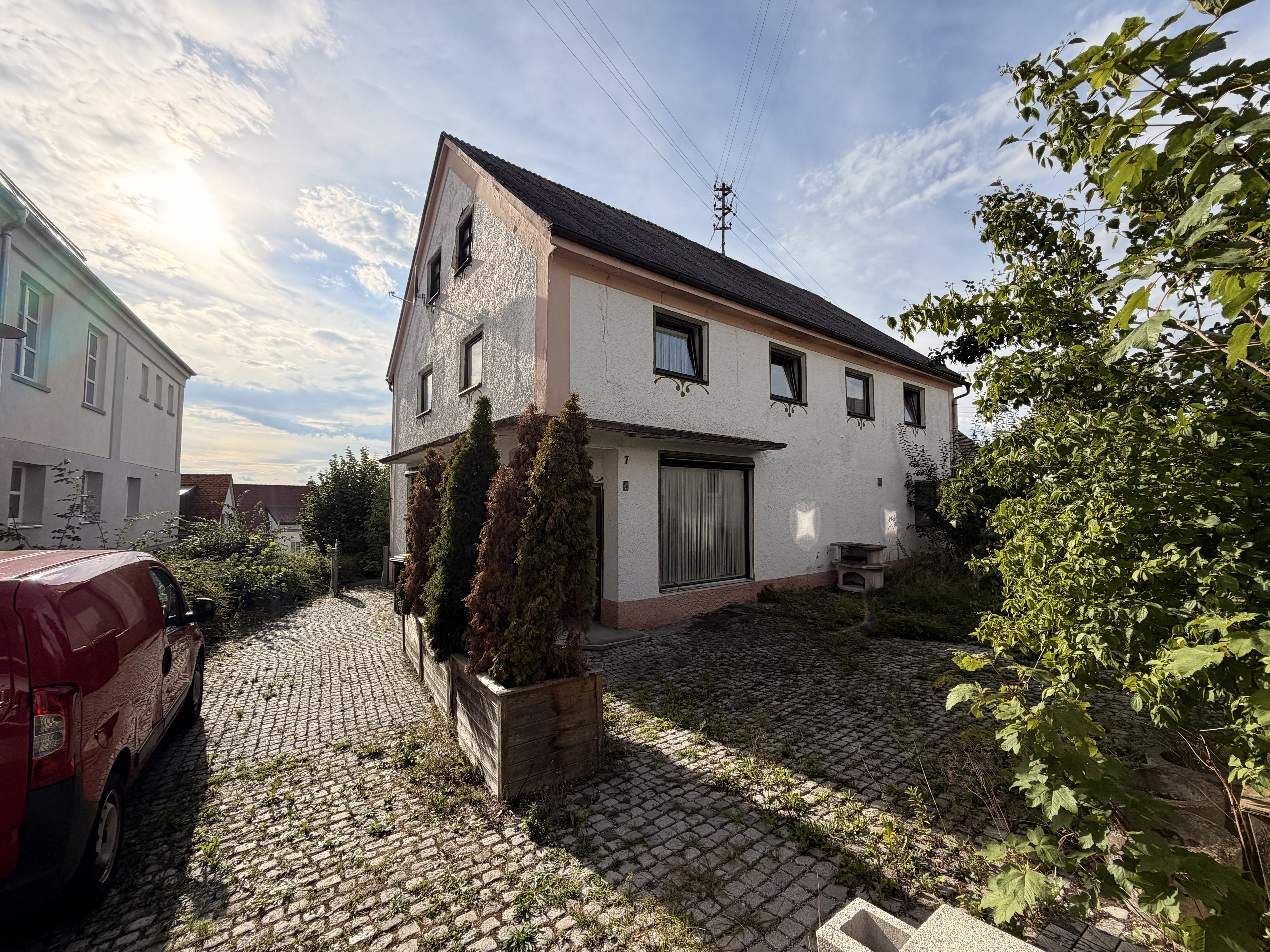 Leben im Zentrum von Kirchheim in Schwaben: Großzügiges Familienhaus mit 200 m² Wohnfläche, vielseitigem Potenzial und ländlich-eleganter Lebensqualität