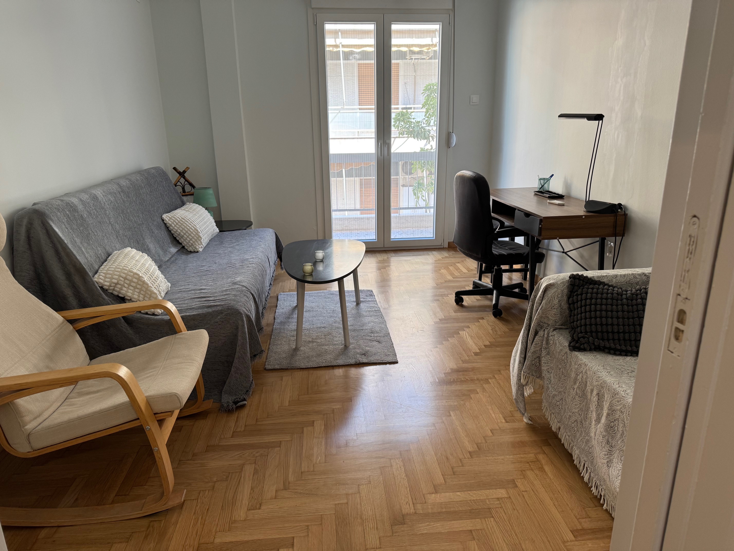 Elegantly furnished 3rd-floor apartment in Metaxourgeio