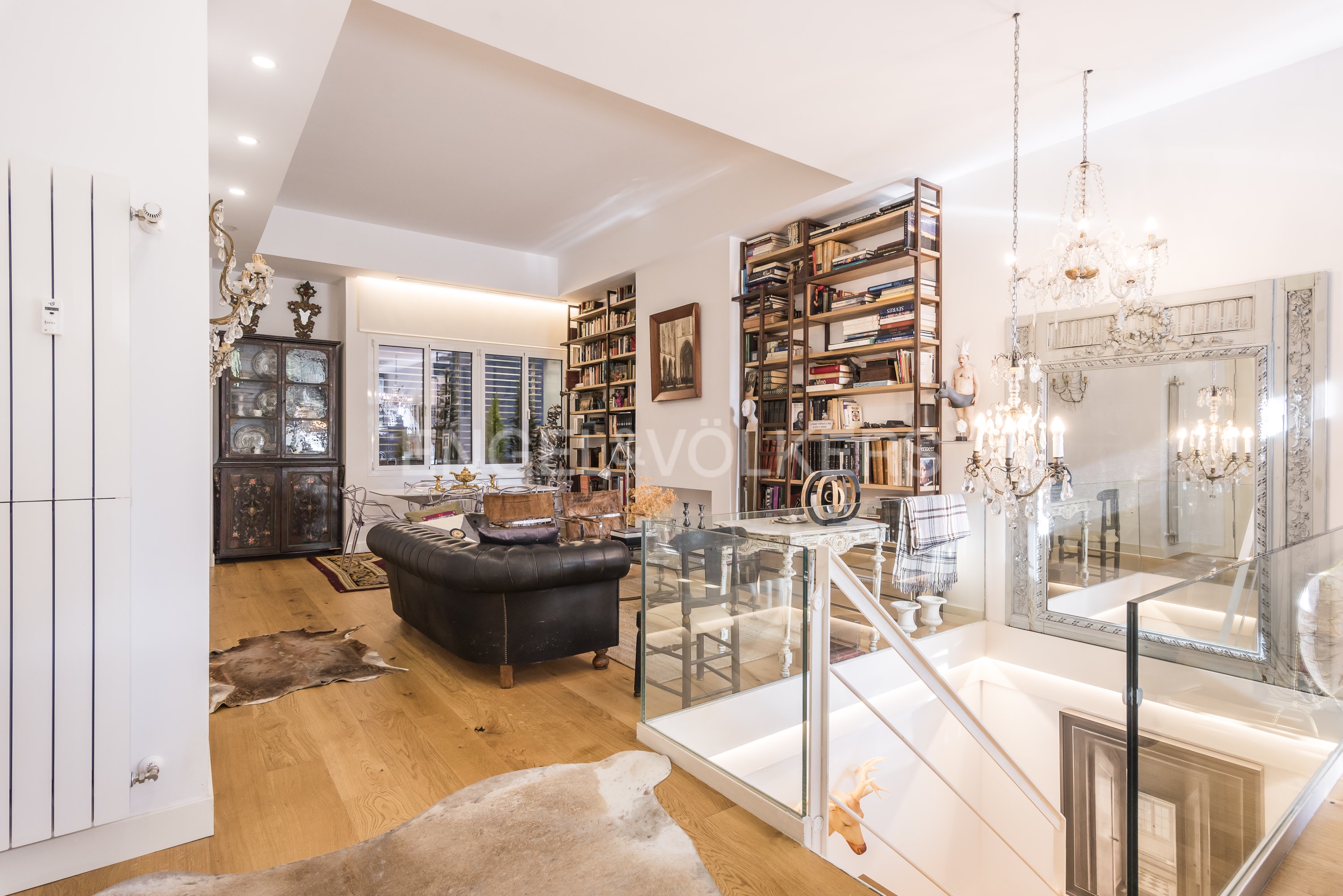 Spectacular and Bright Duplex on Calle Alfonso XII for Rent