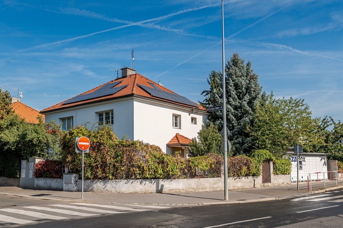 Rent a family house 4+kt with a pool and fireplace in a quiet area