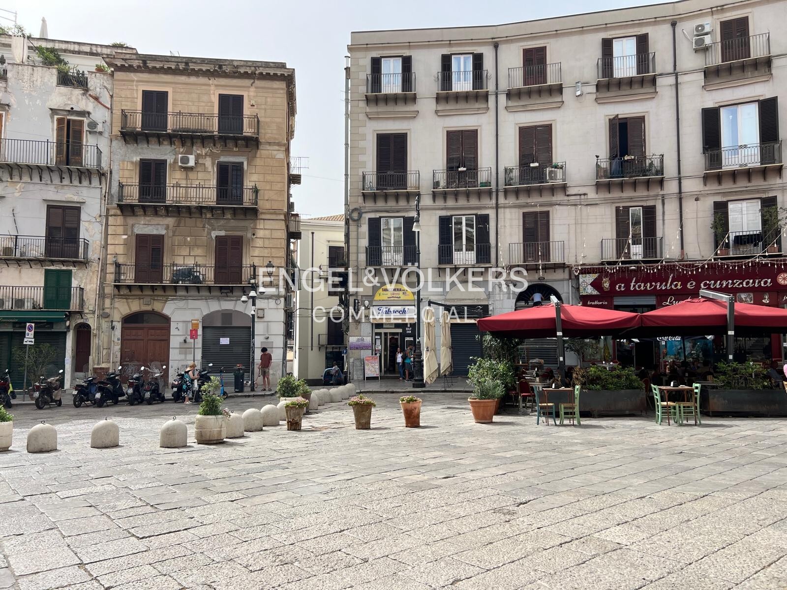 Immobile commerciale a Piazza San Domenico