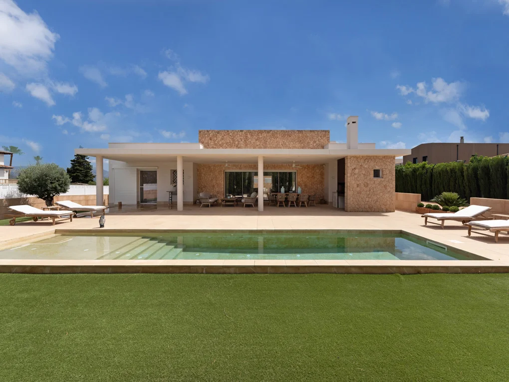 Exclusive villa with top modern facilities and saltwater pool