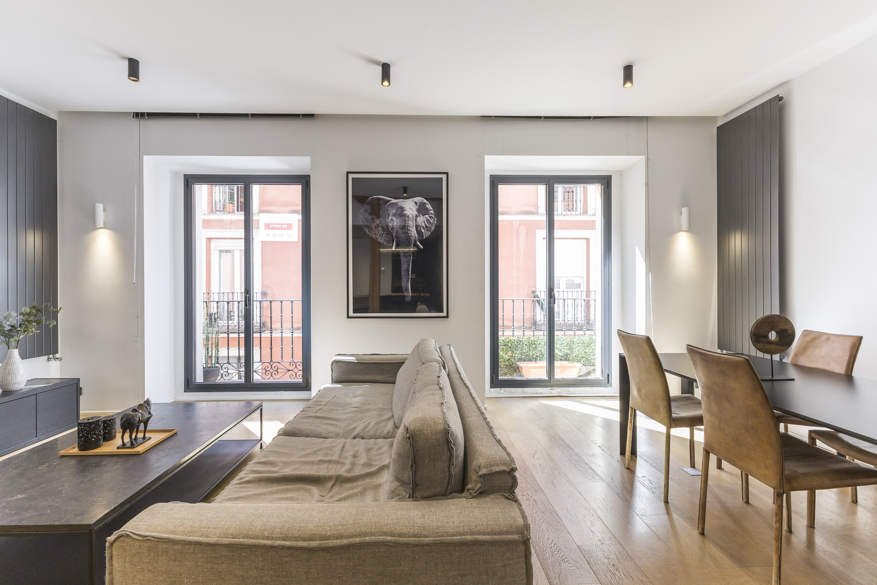 Renovated Exterior Apartment with 2 Balconies in Universidad