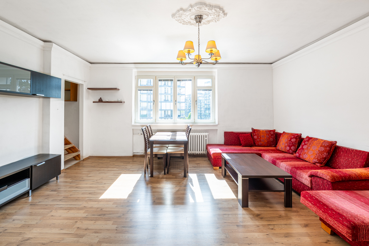 Sale of 1+kt apartment on the top floor of a brick building