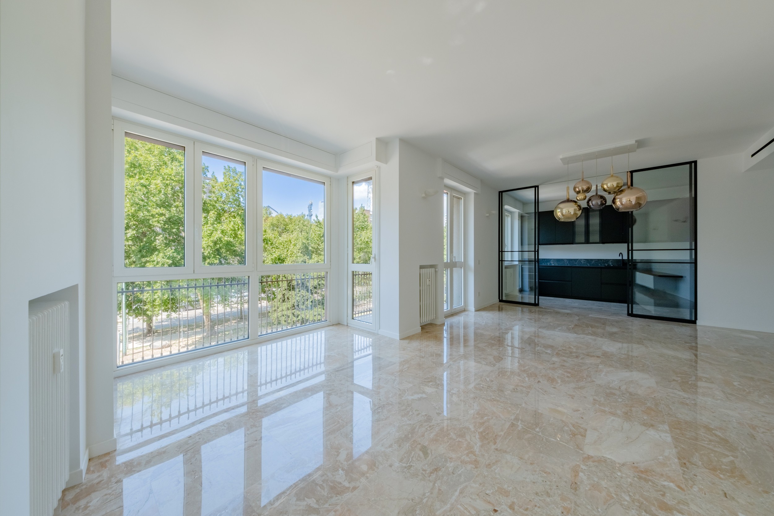Elegant renovated four-room apartment at the Arch of Peace