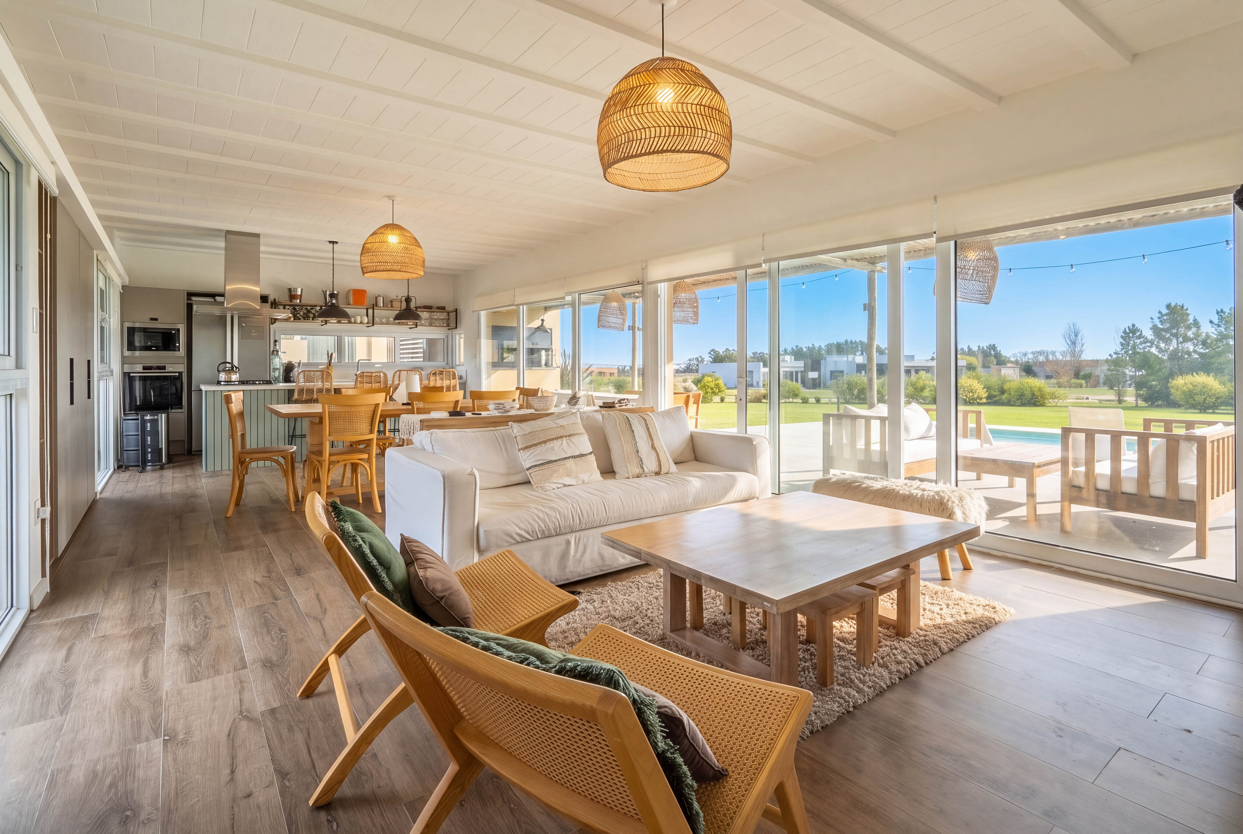 4-bedroom house with heated pool in a gated community