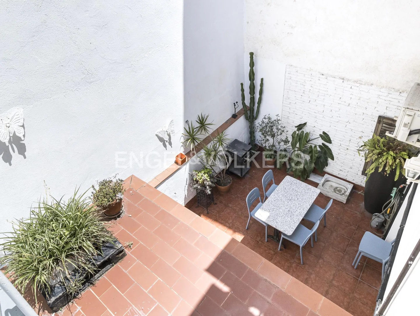 Beautiful house with terrace and patio in Poblenou