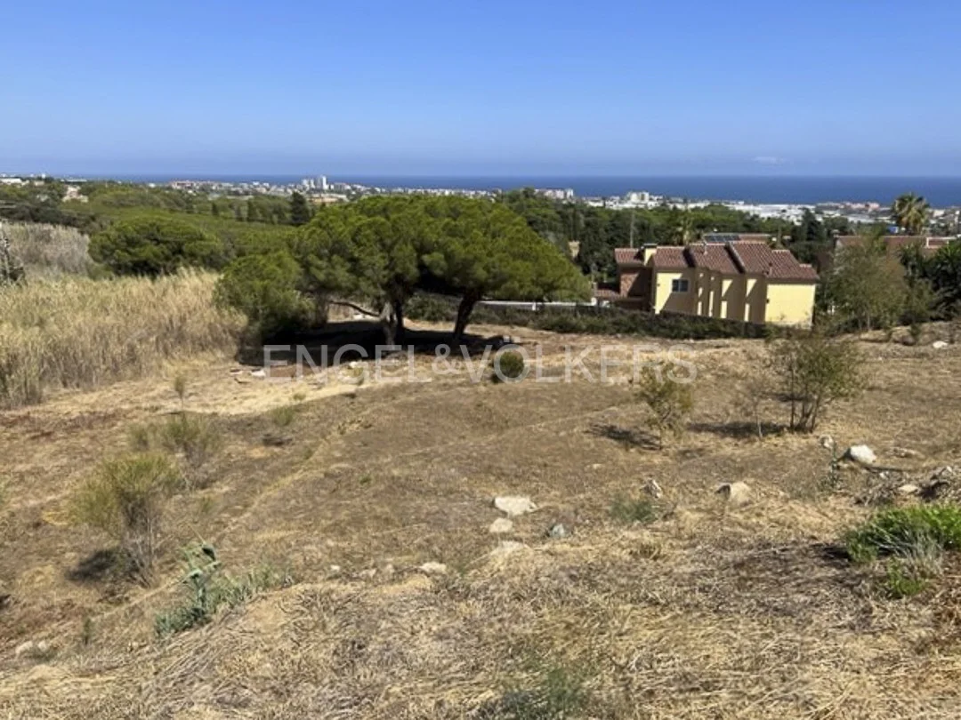 Exceptional plot with seea views