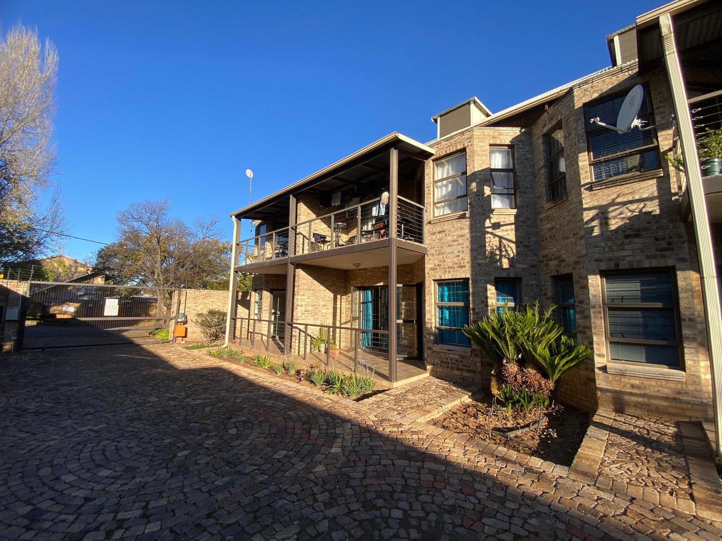 Modern 2 Bedroom Apartment near NWU
