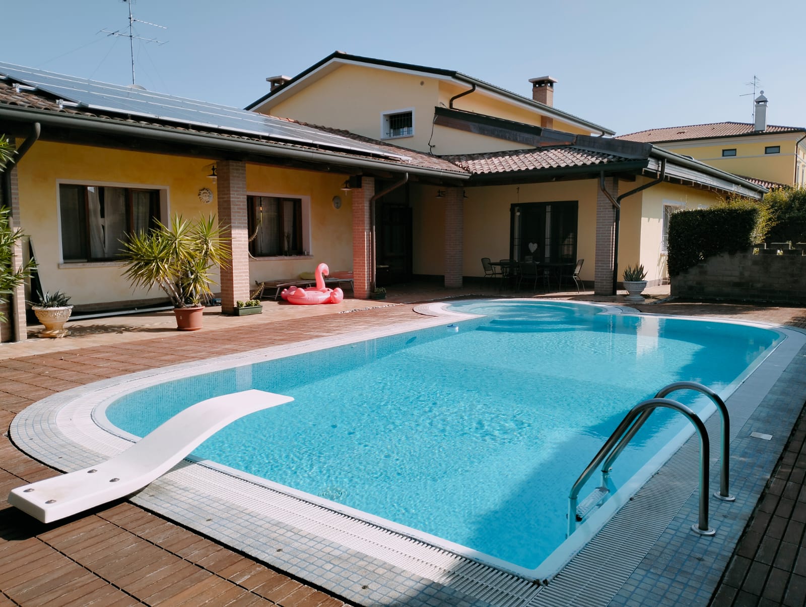 Space and comfort in a villa with swimming pool