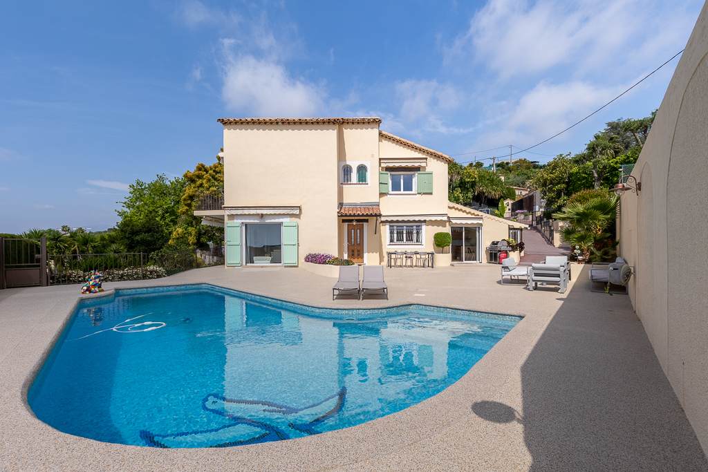 Villa d'exception avec vue mer panoramique, au calme