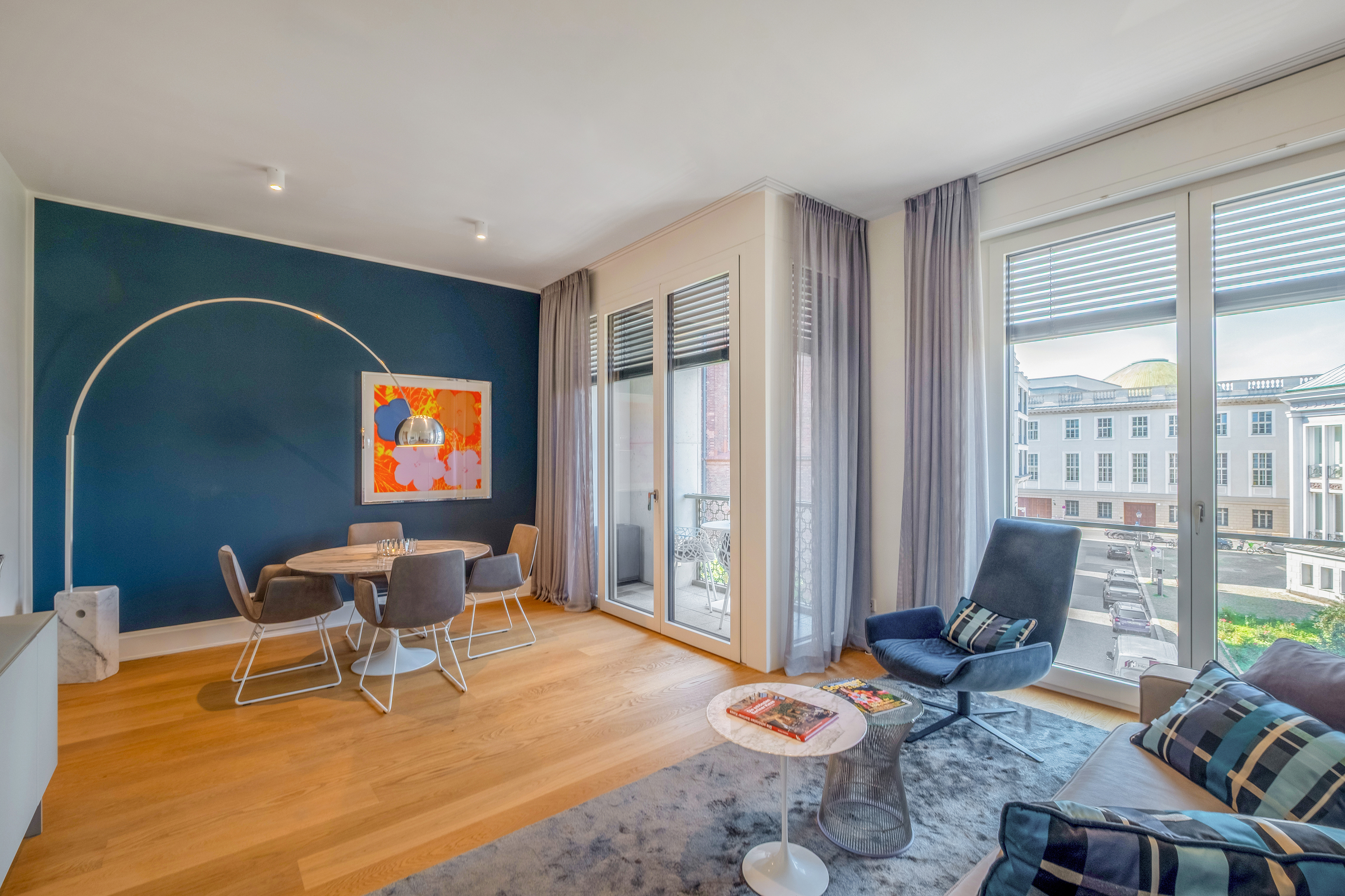 Historische Adresse, moderner Stil: Löffelfertig wohnen am Schinkelplatz