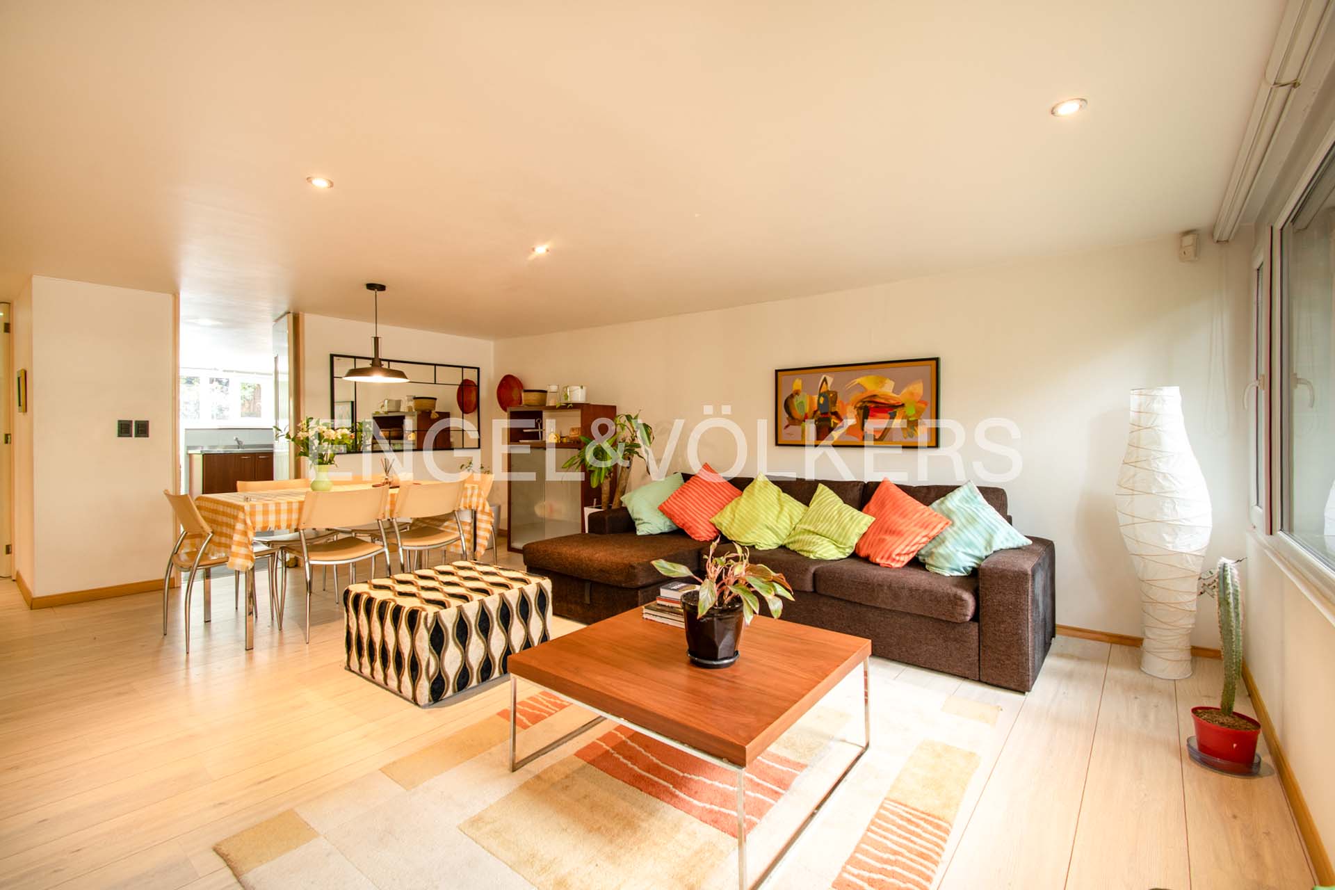 Iluminado apartamento duplex amblado en Rosales bajo