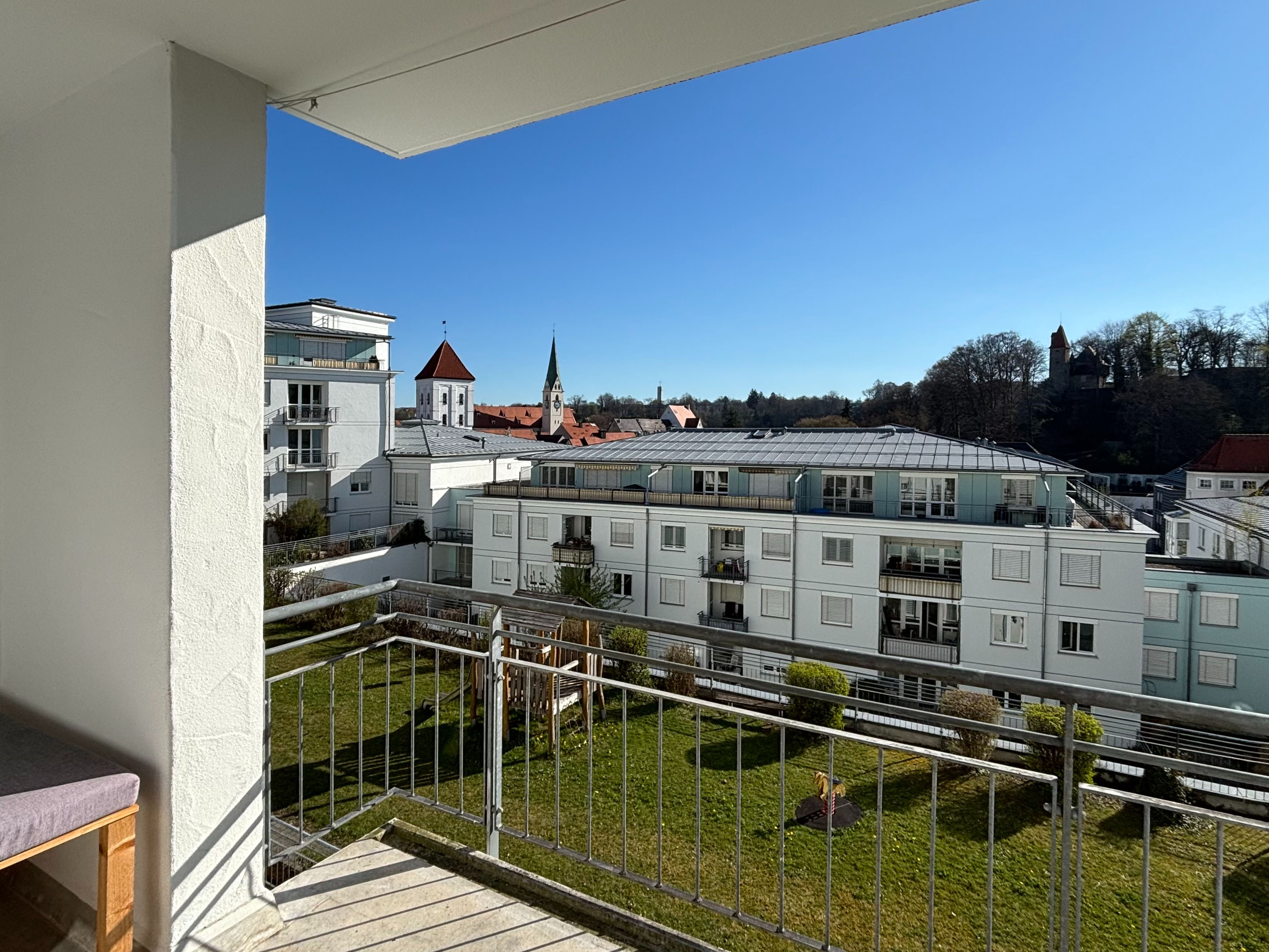 Helle 3-Zimmer-Wohnung mit Ost- & Westloggia in zentraler Lage