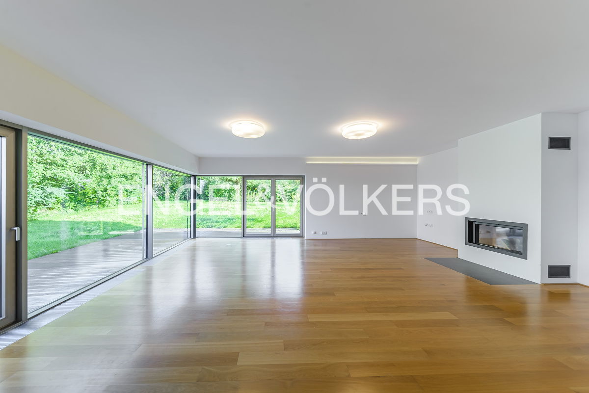 Rent of a barrier-free house 7+kt with garden, elevator, and parking