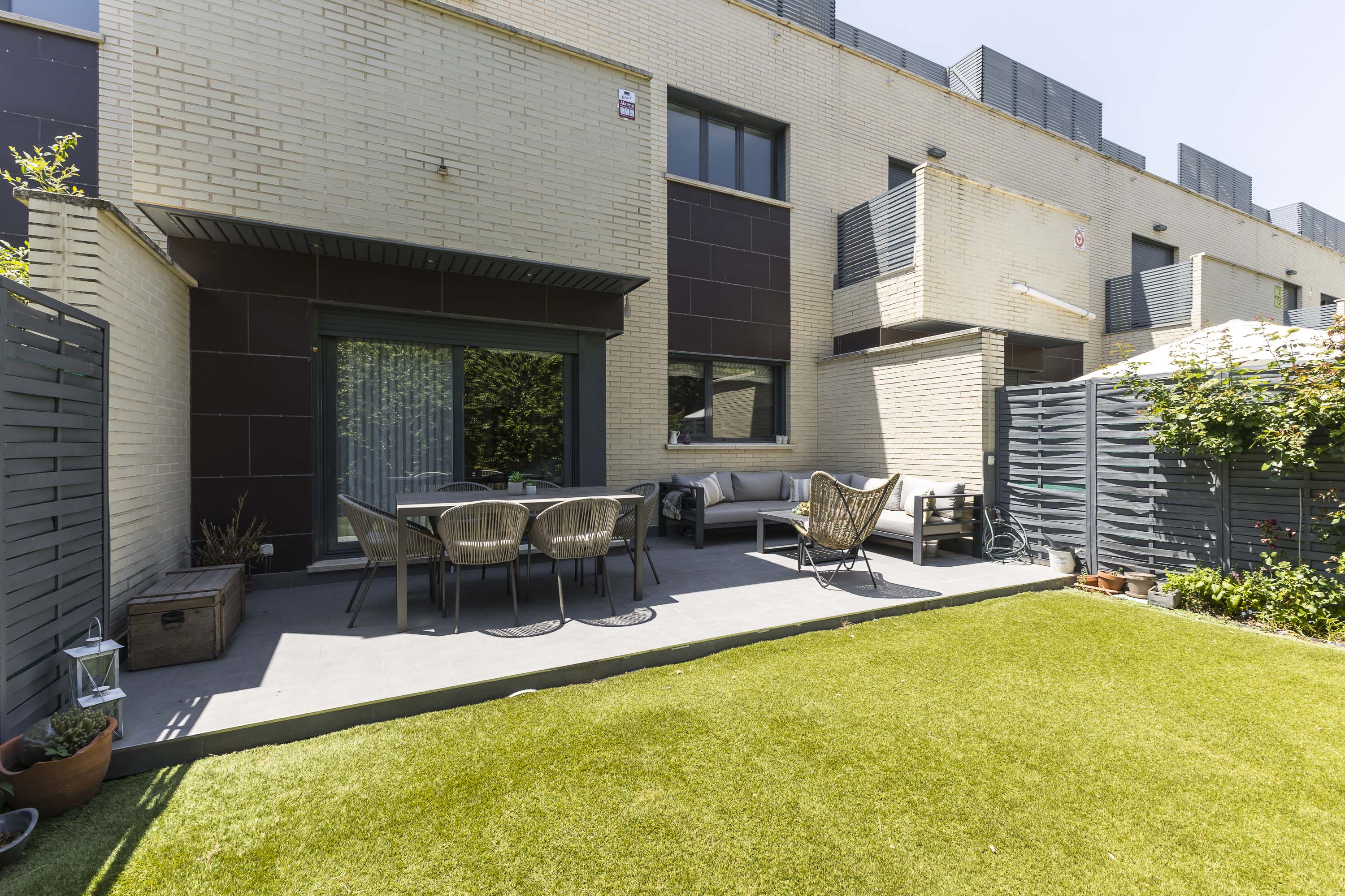 Exclusive townhouse with garden, solarium and 3 parking spaces in Tempranales