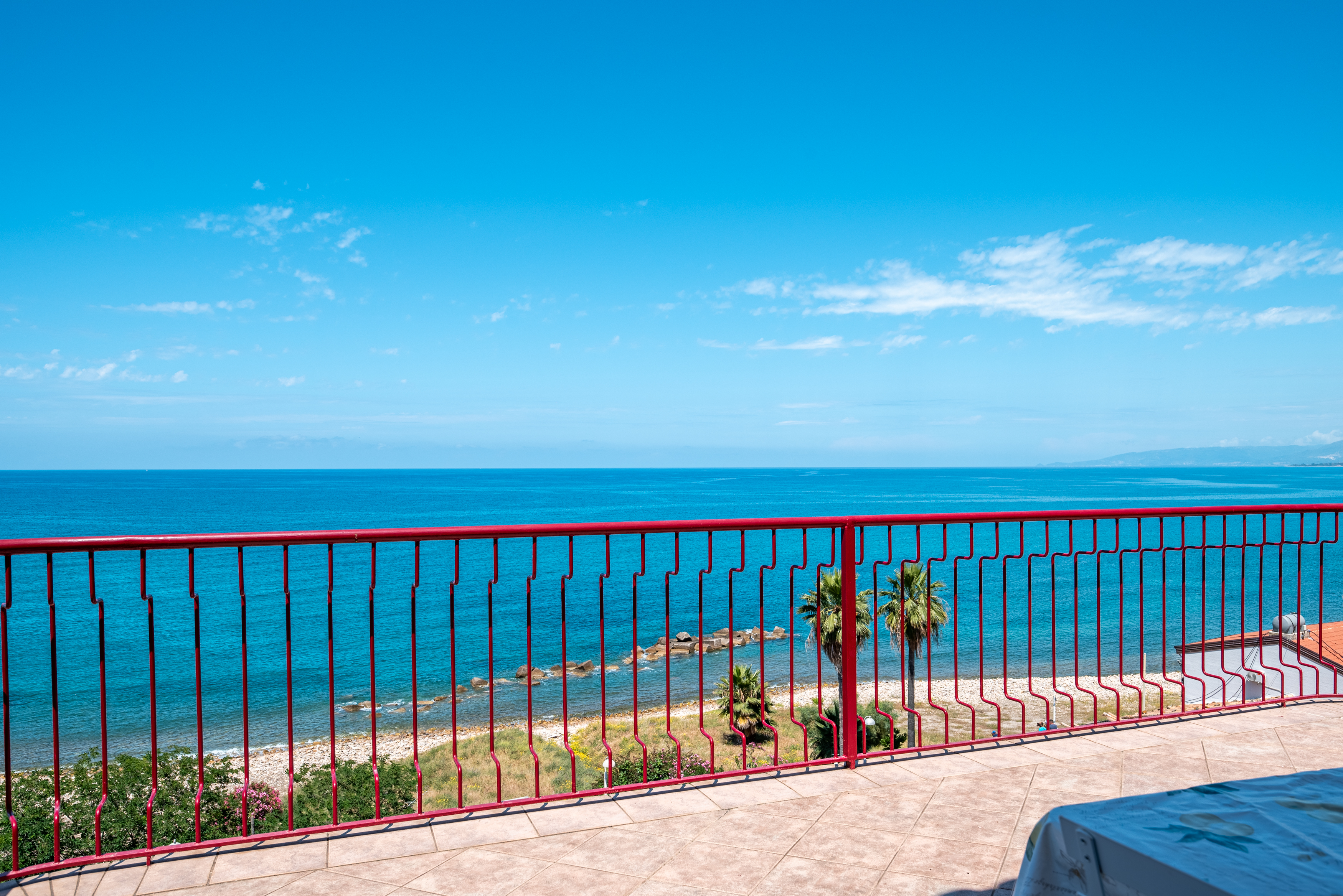 House with panoramic views and a terrace, just a few steps from the sea