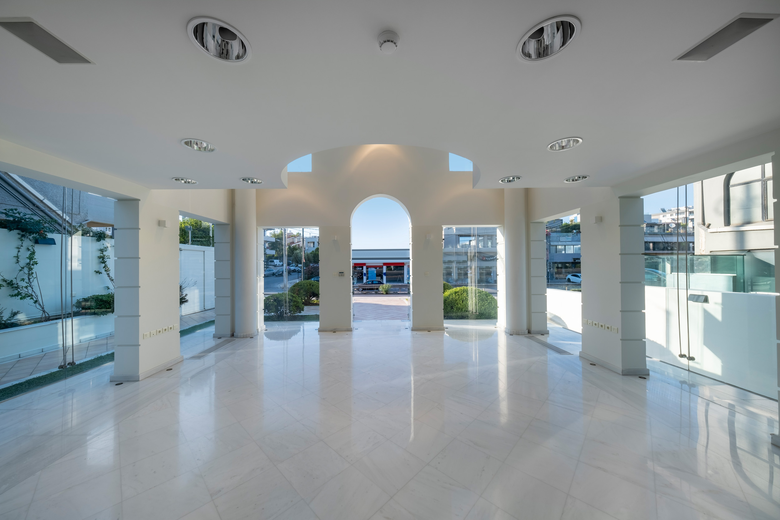 371 sq m, space suitable for commercial use