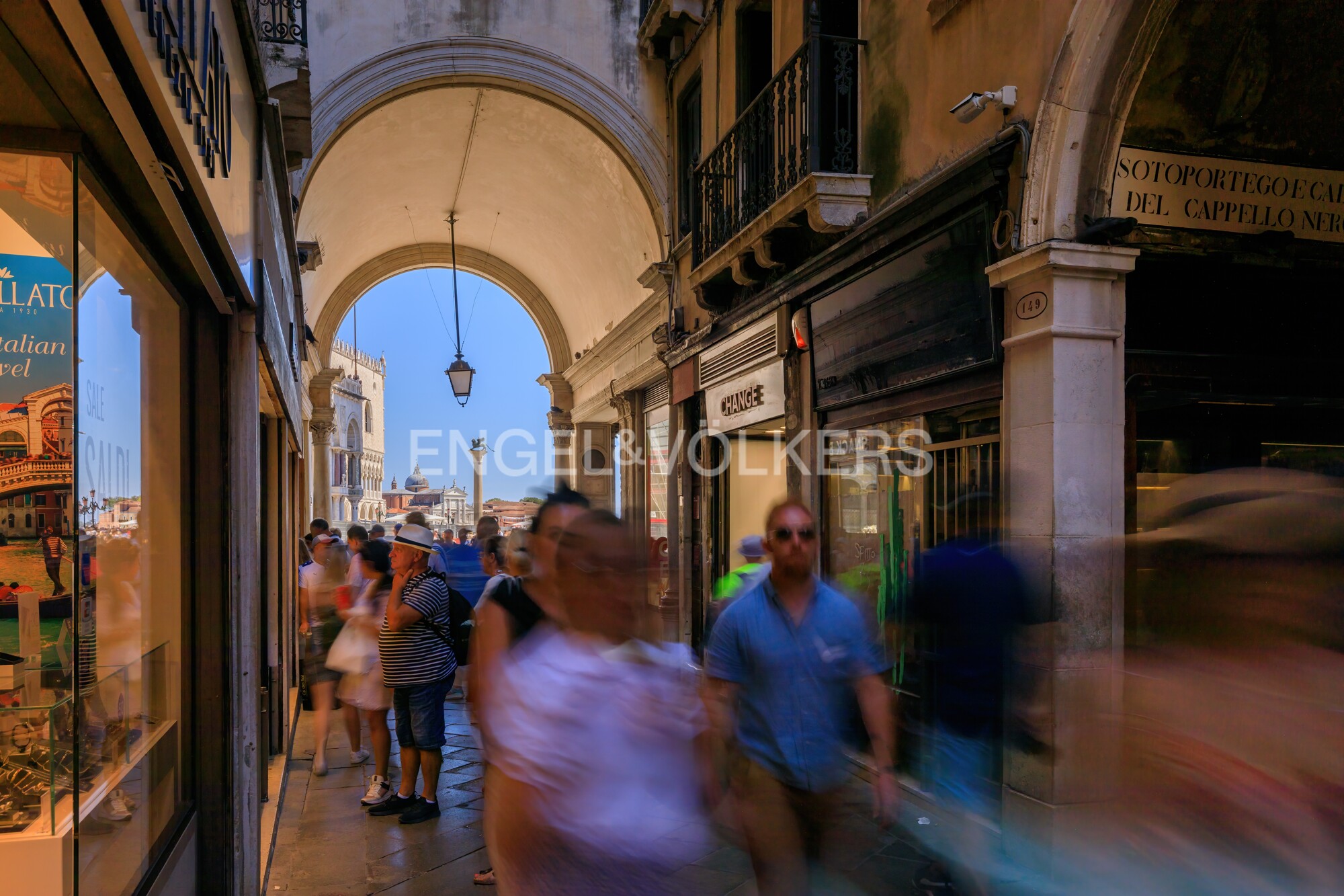 Food and beverage license a few steps from St. Mark's Square