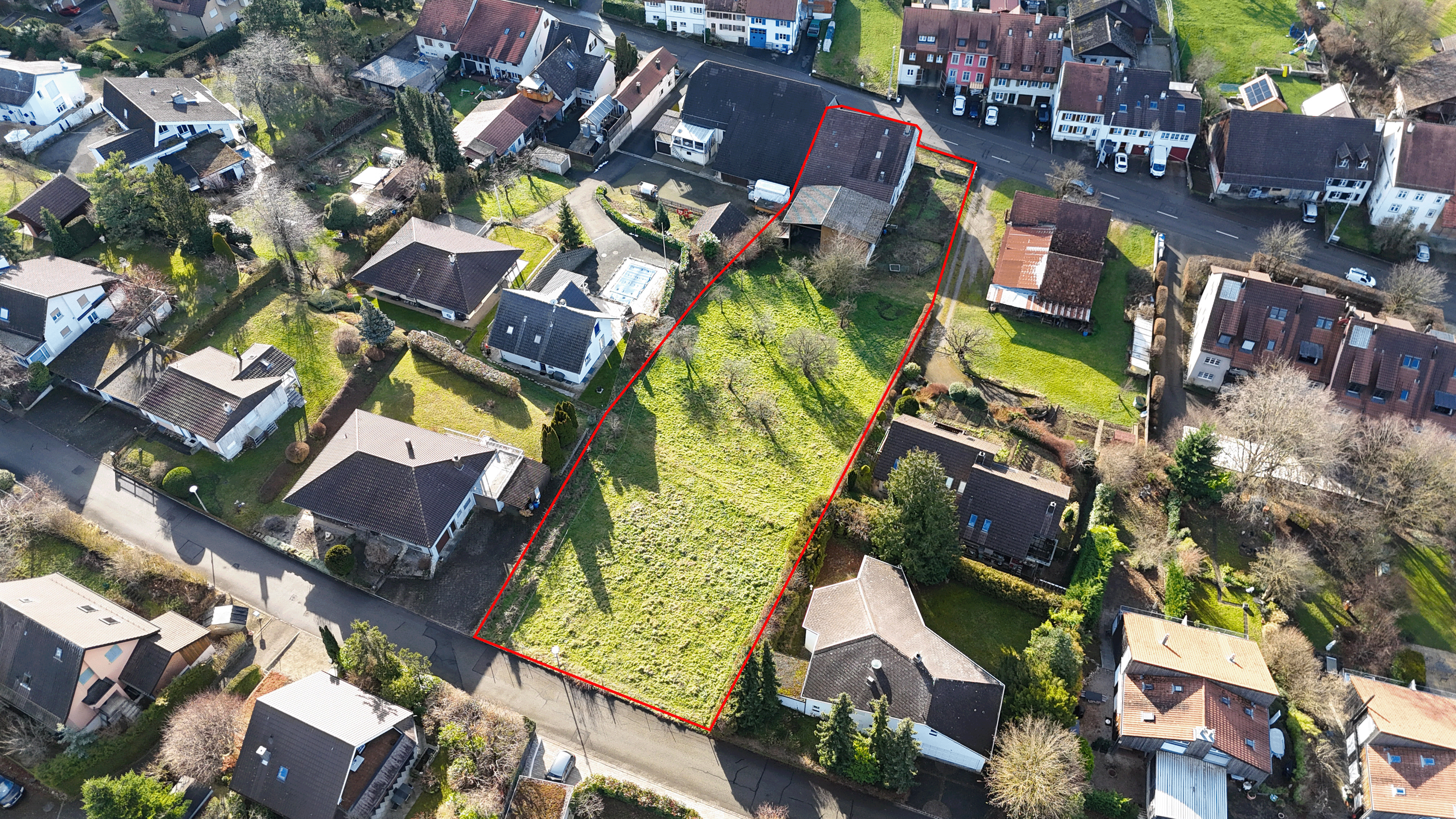 2,972 m² large plot with farmhouse