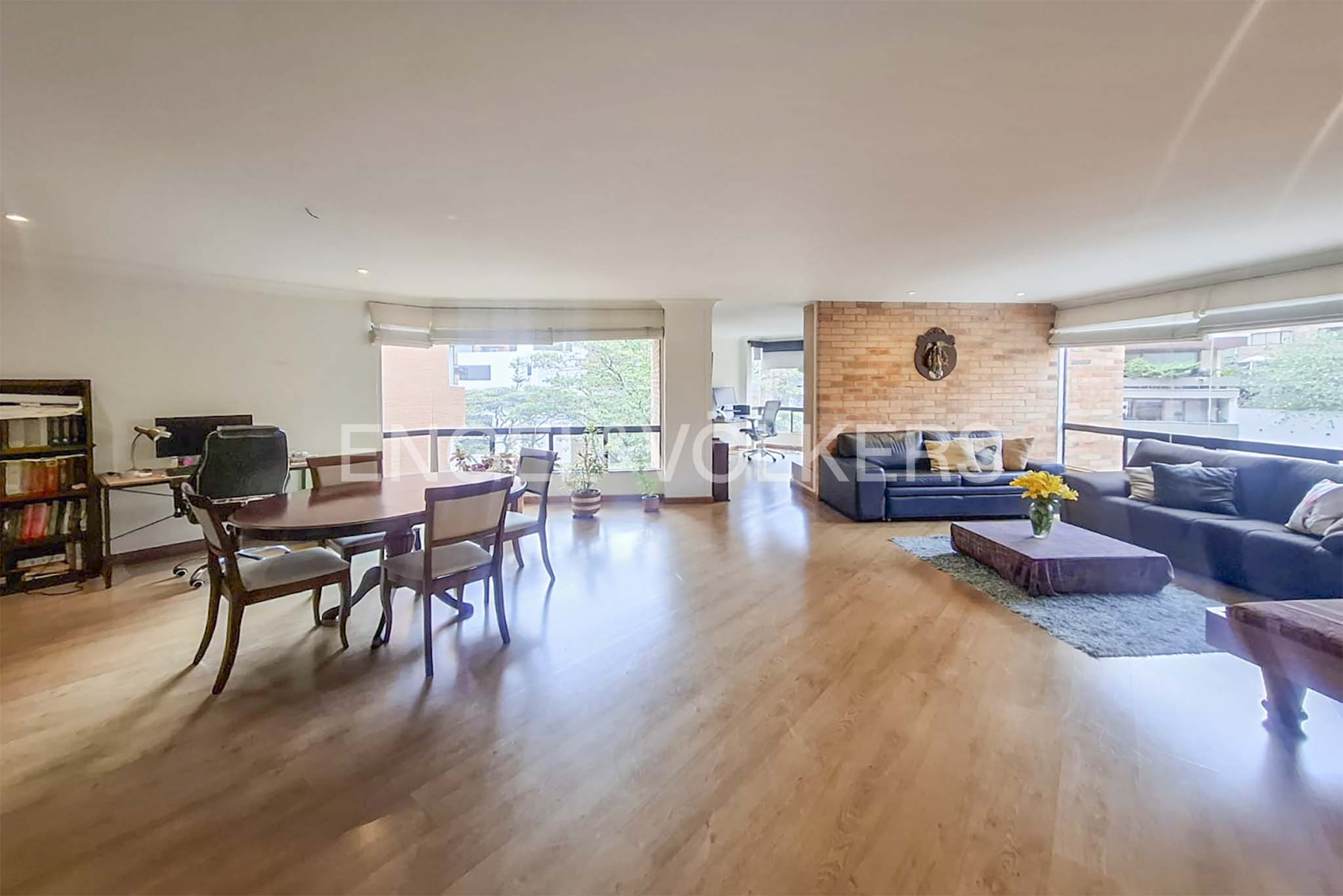 Iluminado apartamento para arriendo en Rosales Bajo