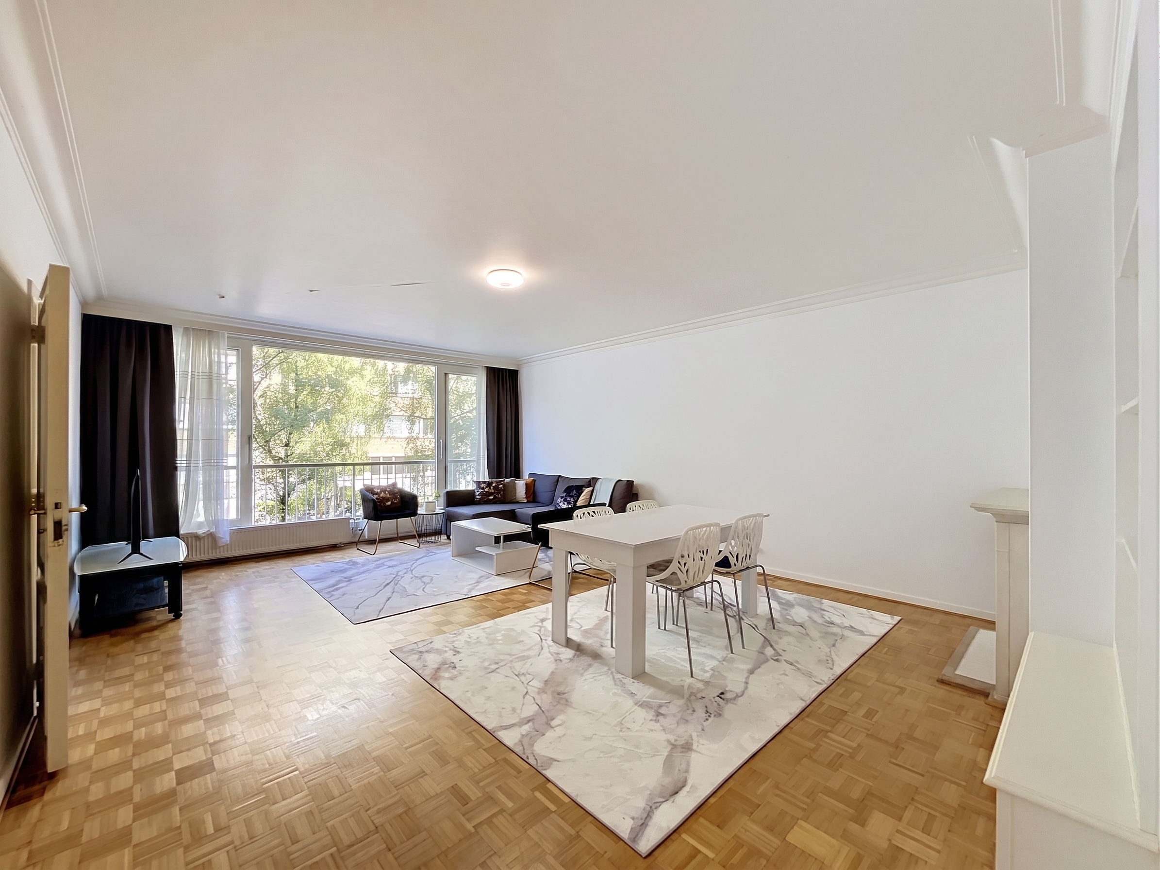 Elegant appartement met 2 slaapkamers en parking – Gegeerde buurt [AI-bewerkt]