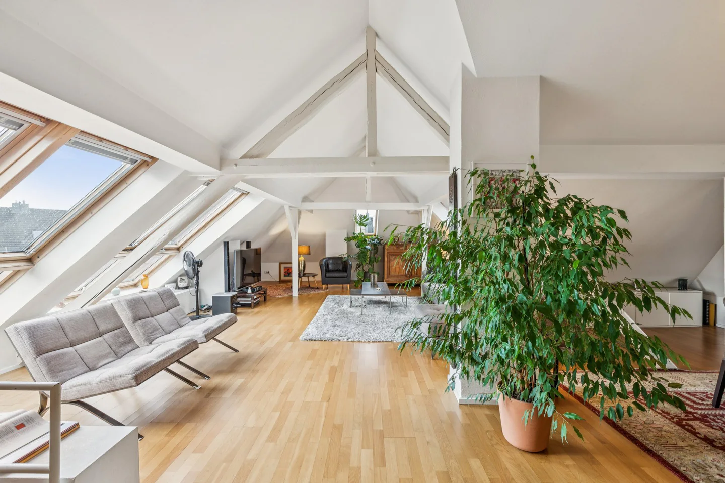Dachgeschoss-Maisonette mit Altbaucharme in Oberkassel - Photo 2