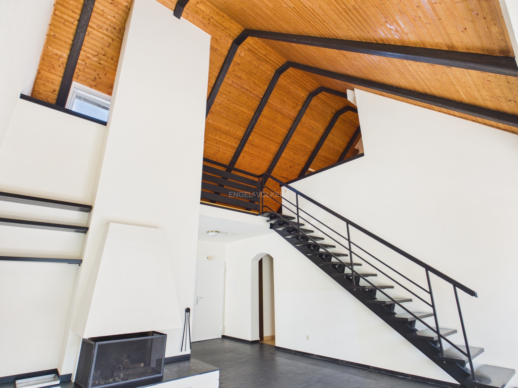 Außergewöhnliche Maisonette-Wohnung mit Haus-Charakter
