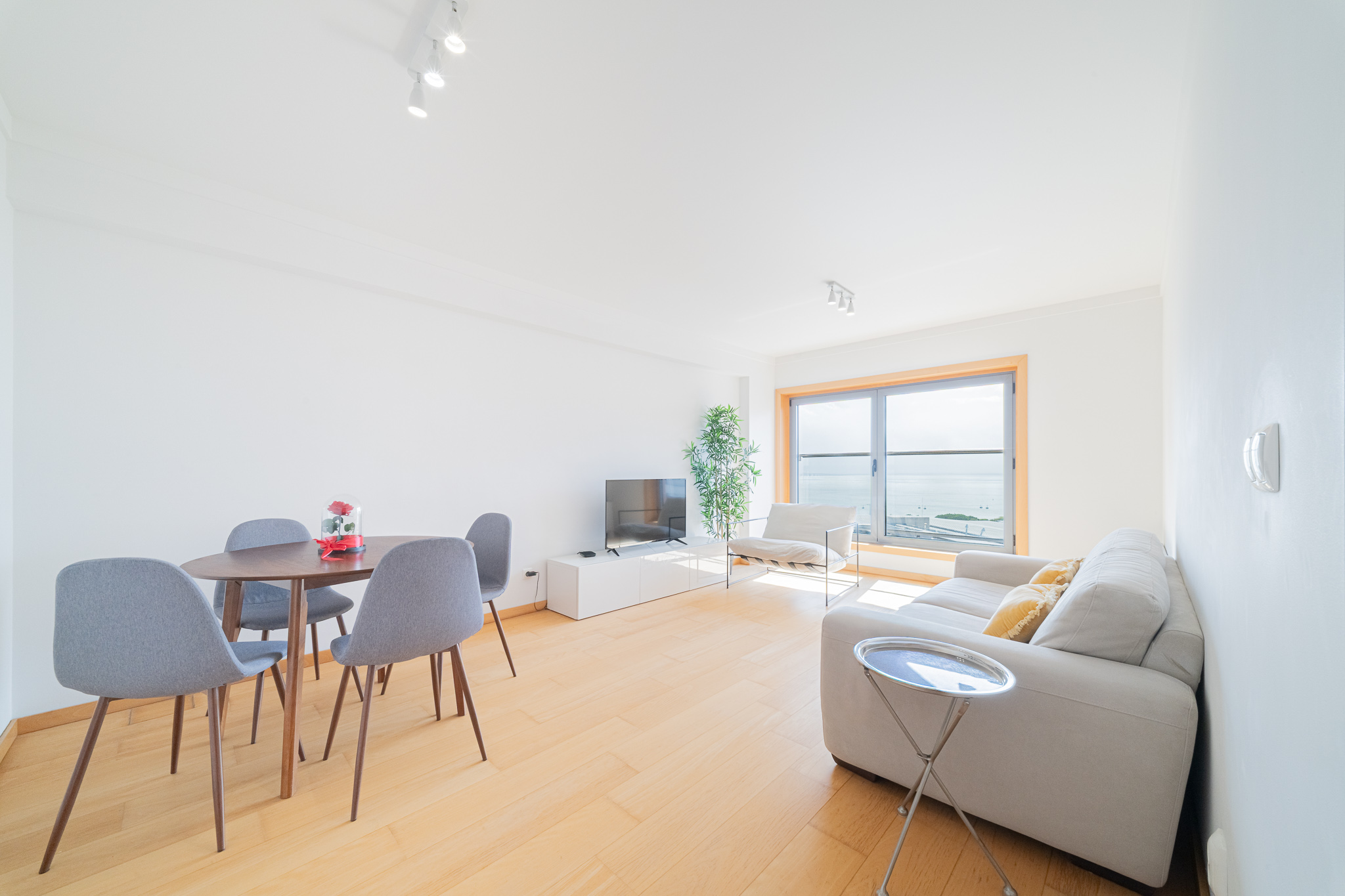 Two-bedroom flat for rent in Panoramic Living Building