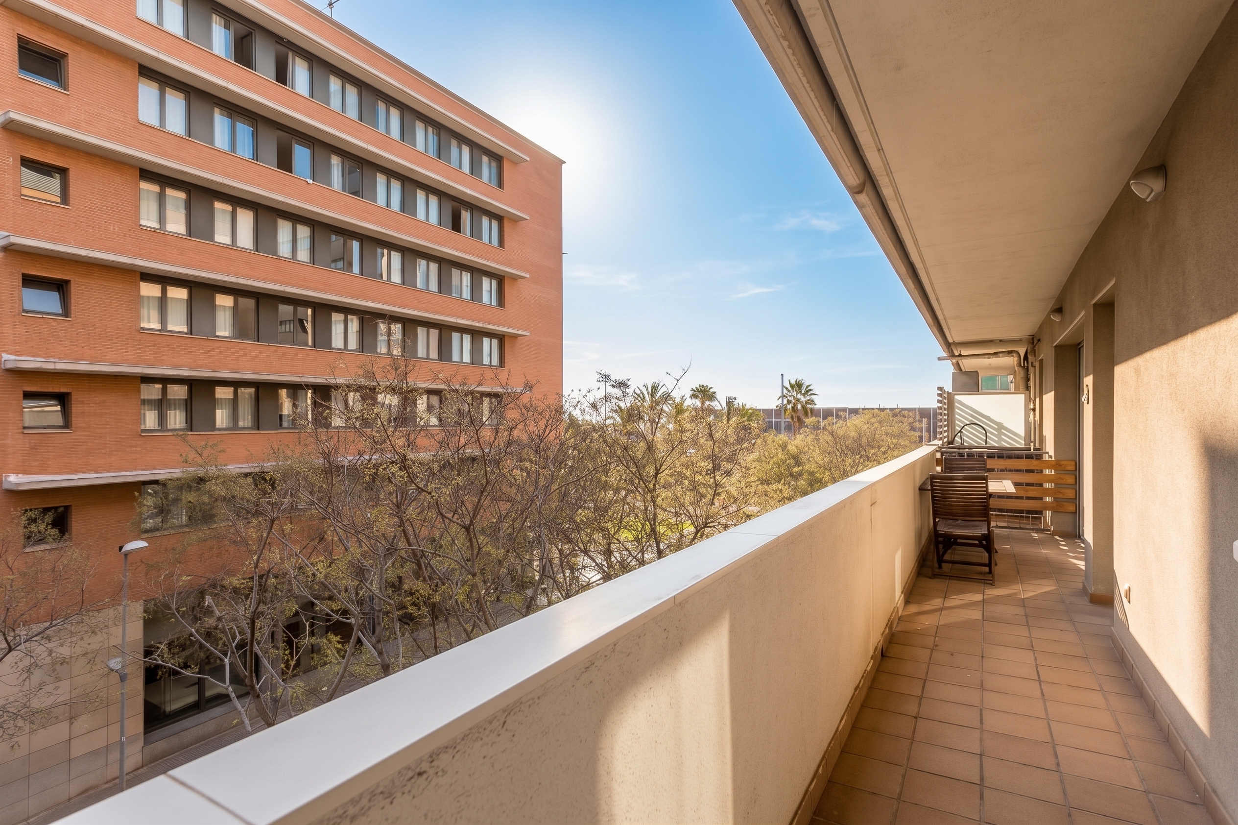 Piso con terraza y parking junto al mar