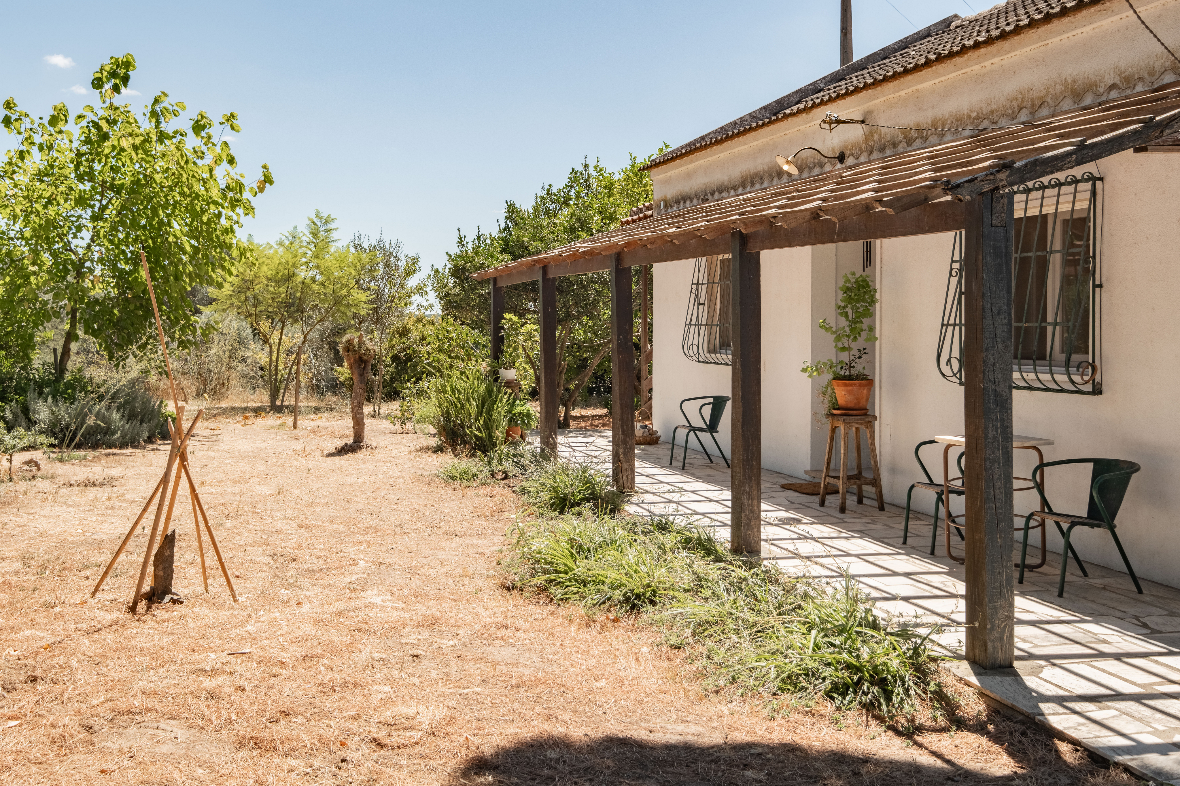 Charming retreat in Santo Estêvão with 7,000 m² of nature and privacy