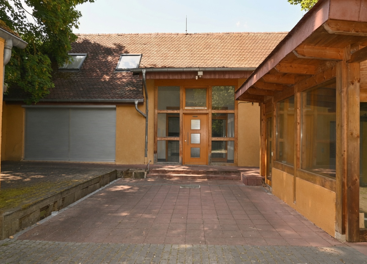 Großzügiges EFH mit tollem Grundstück in KH-Bosenheim