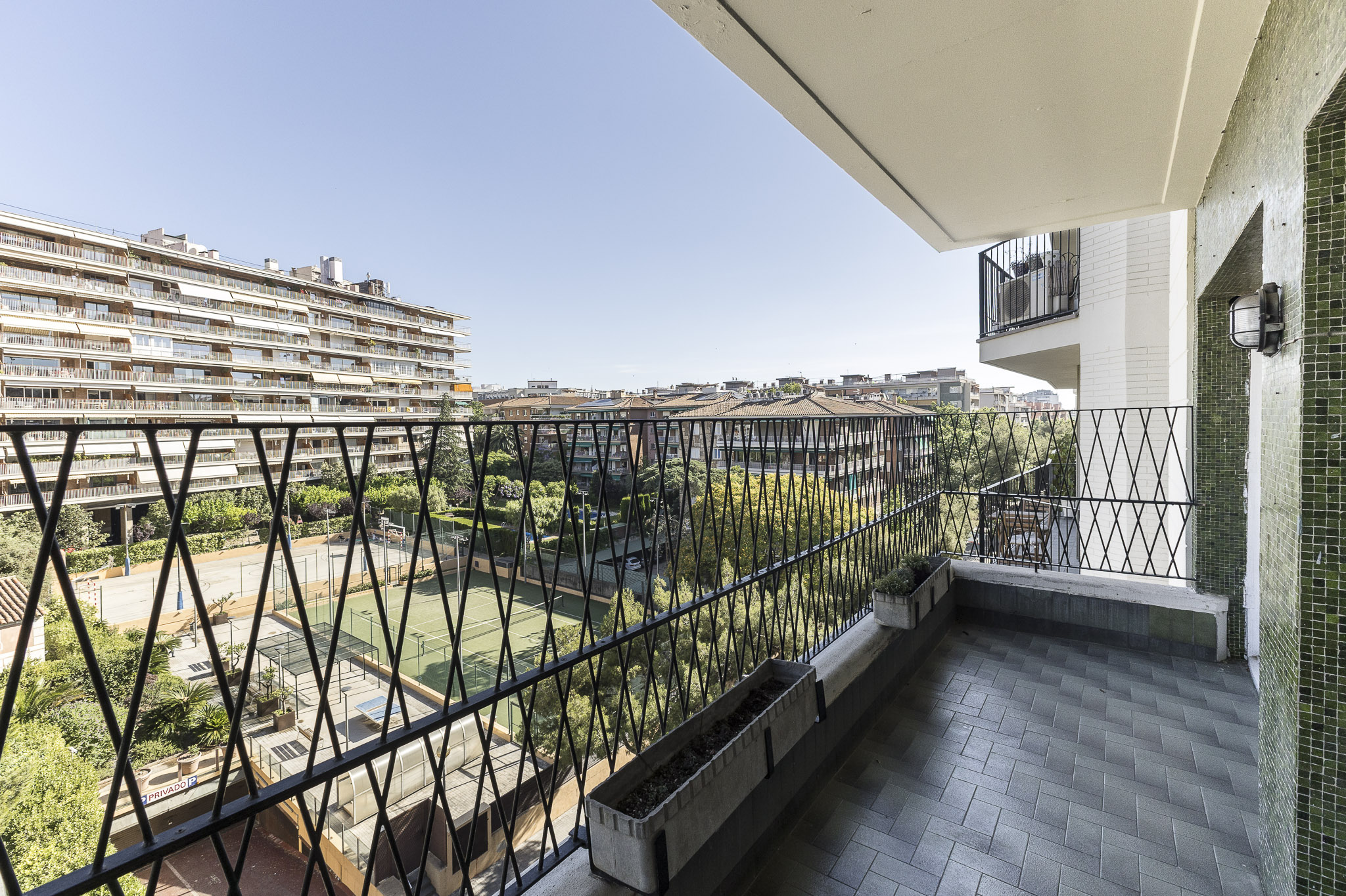 Bright apartment in Pedralbes–Santa Amelia, in a charming building.
