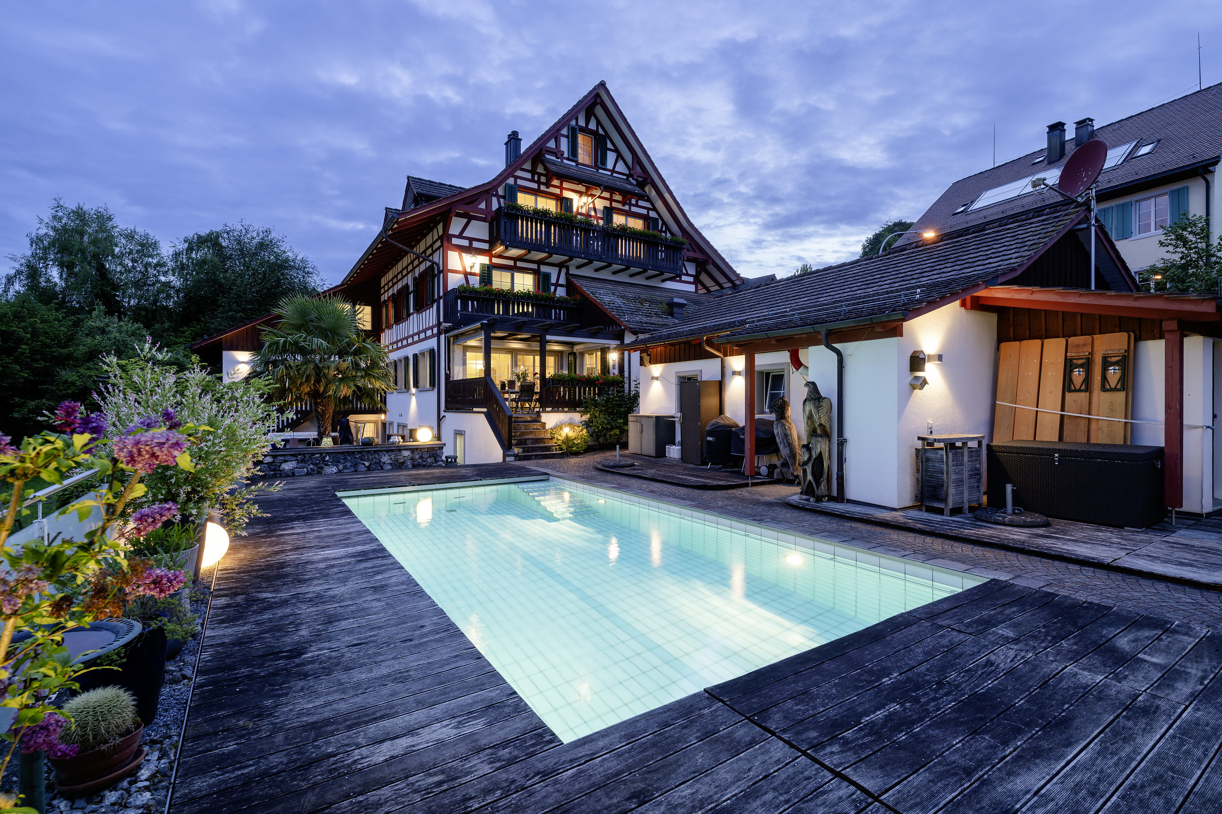 11-Zimmer-Haus mit 7 Bäder & Pool