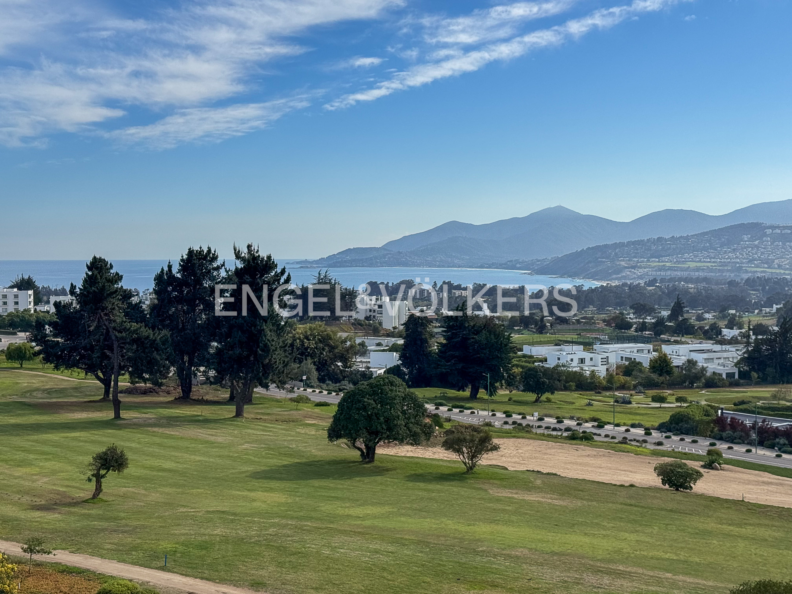 Duplex con vista al mar y cancha en Marbella