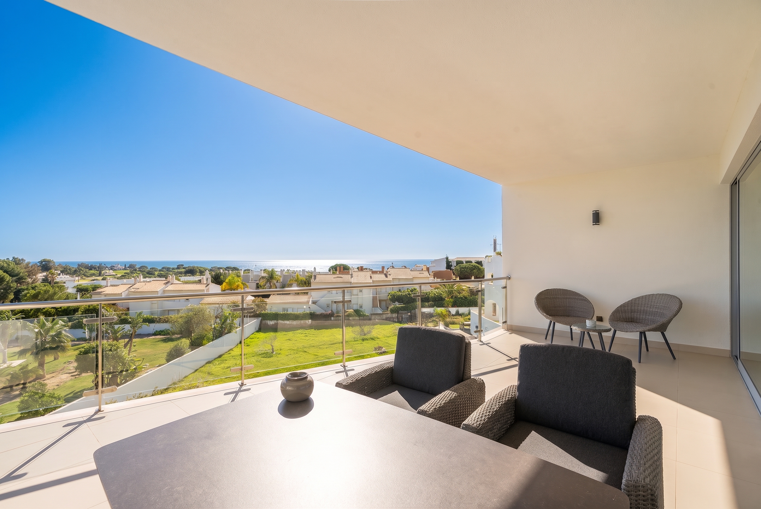 Wohnung T1 mit Meerblick 600m vom Strand [KI-modifiziert]