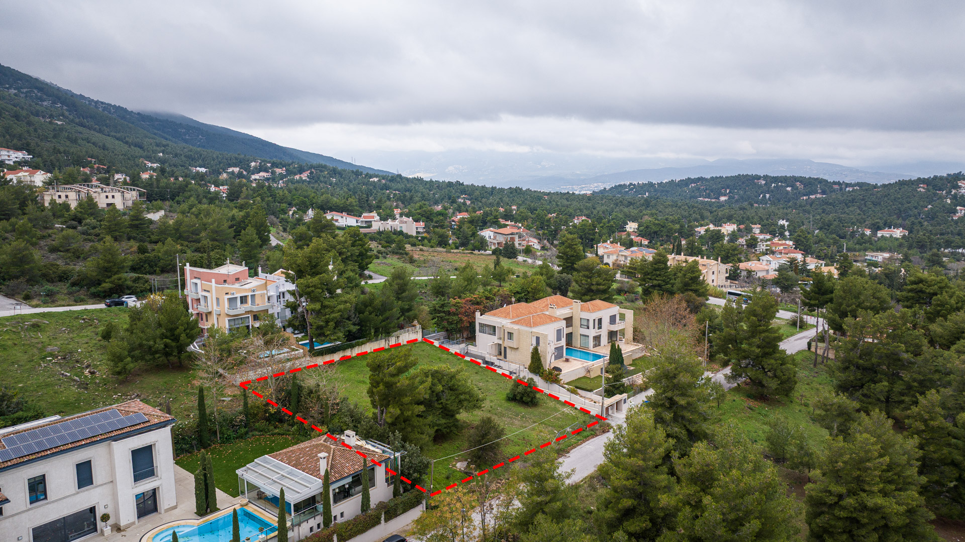 Residential plot of 1,600 sq.m in Dionysos