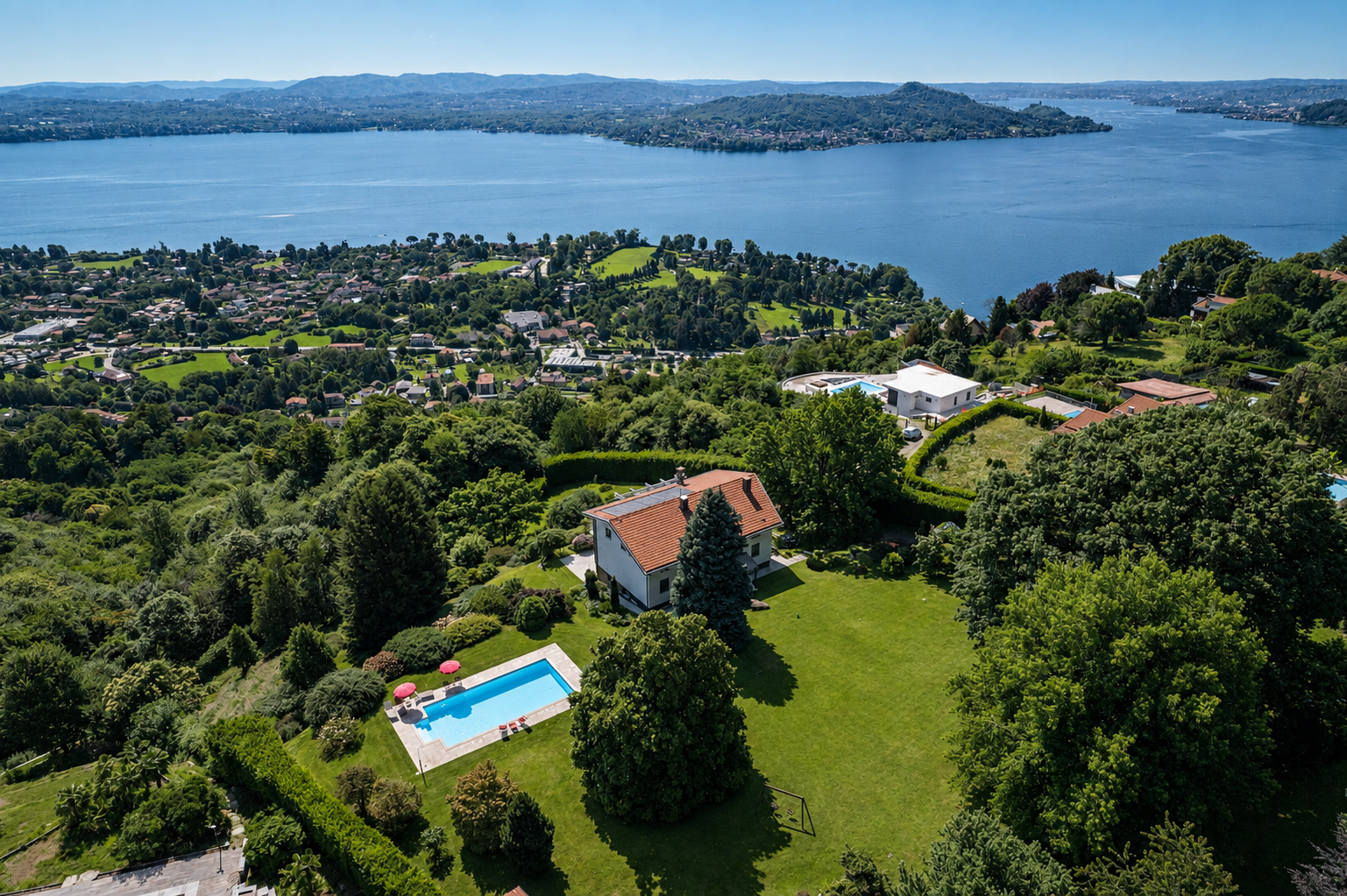 Elegant manor house with lake view and swimming pool