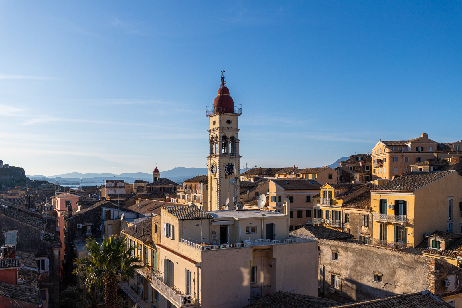 Aristokratische Dachgeschosswohnung mit Panoramablick auf die Altstadt von Korfu