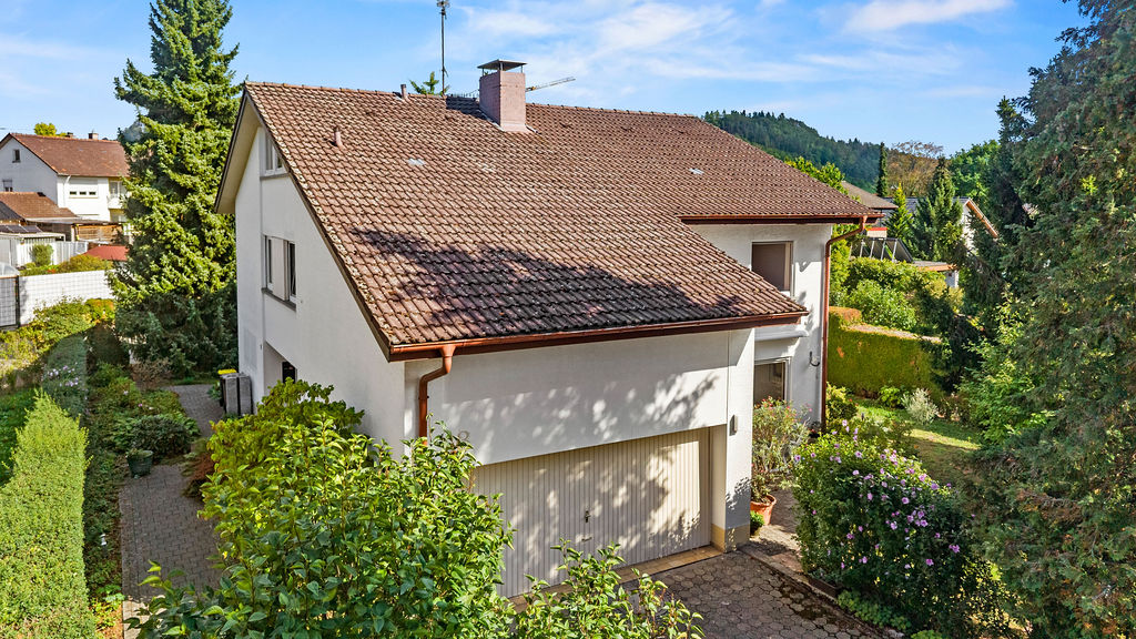 Hier findet die ganze Familie Platz – großzügiges Einfamilienhaus mit DG-Wohnung