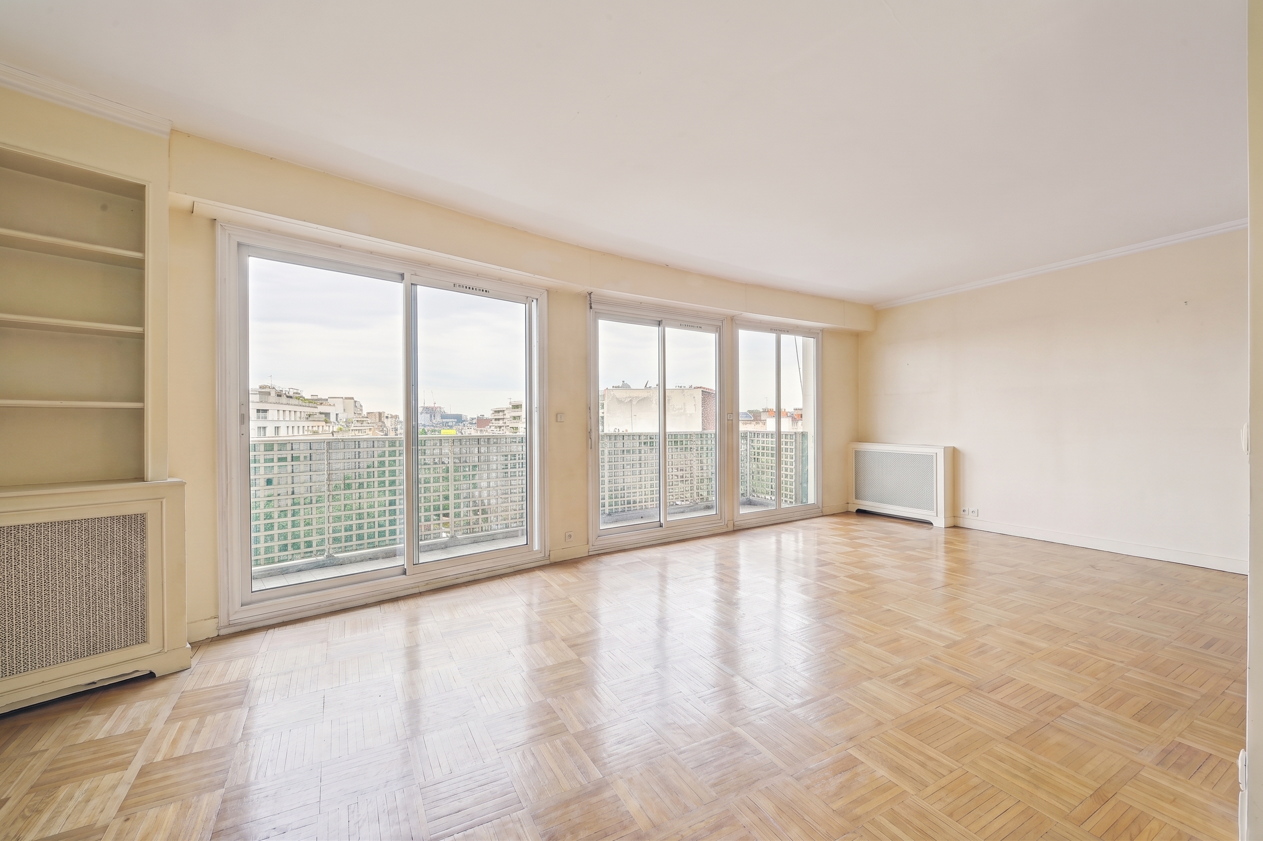 Vue panoramique exceptionnelle sur Paris – Appartement familial de prestige
