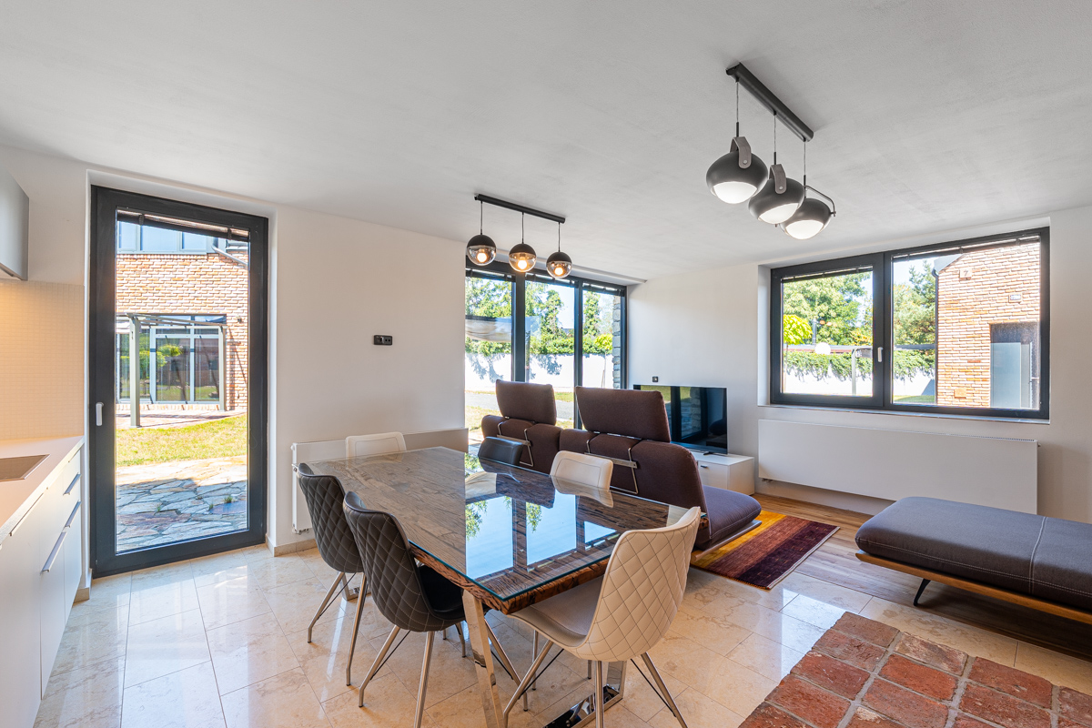 Rent of a 4+kt family house - designer fully furnished