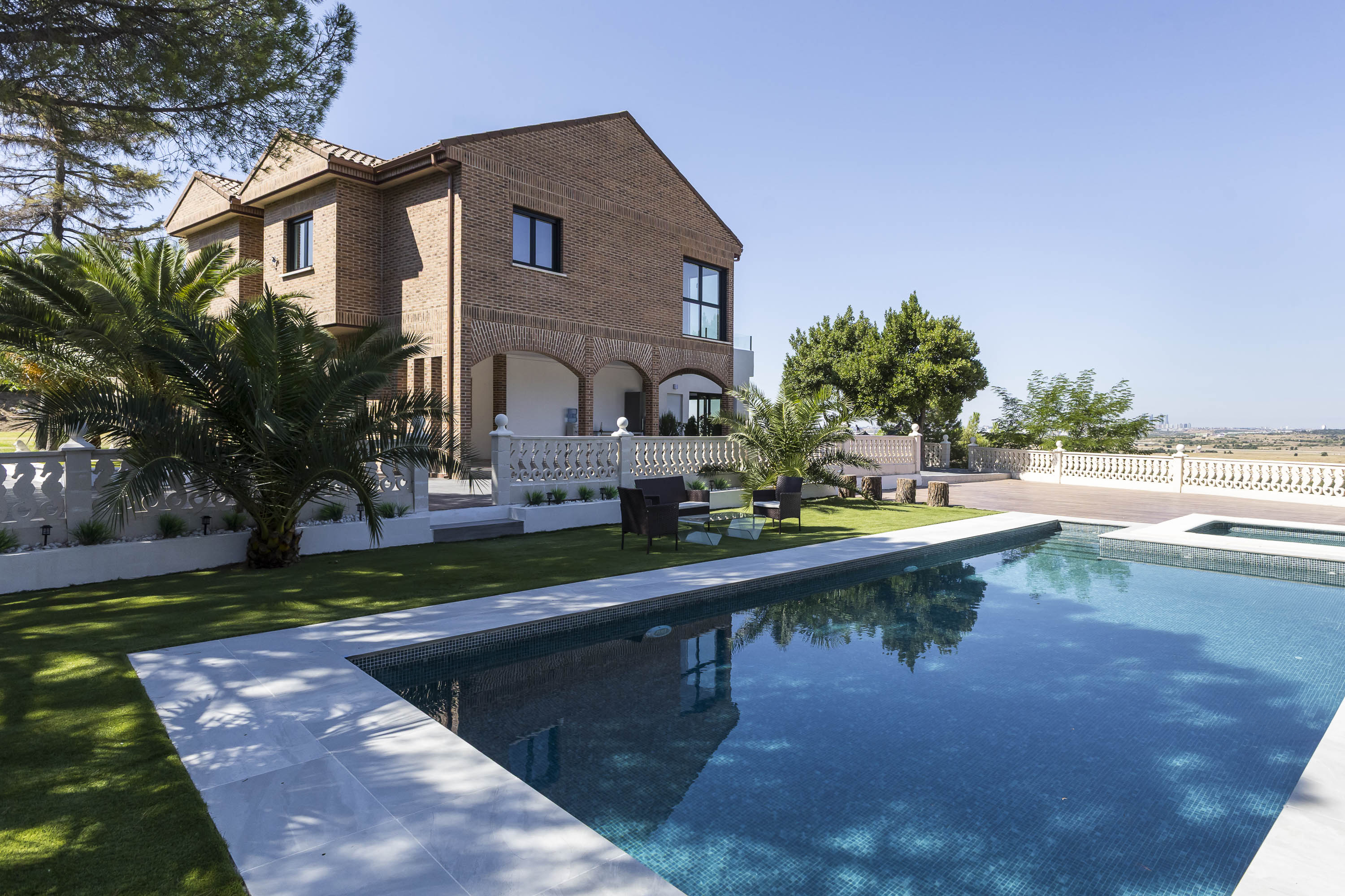 Exclusive Luxury Villa with Panoramic Views in Altos del Jarama