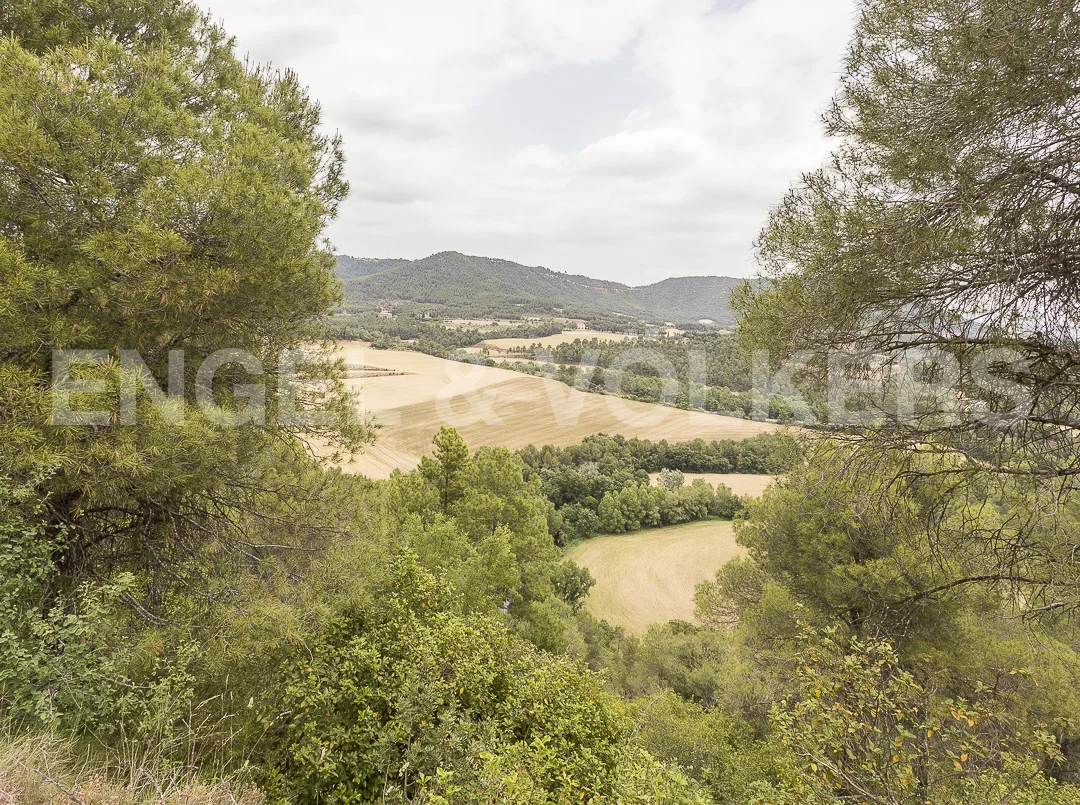 Large 10.704 sqm plot with views to Montserrat Mountains