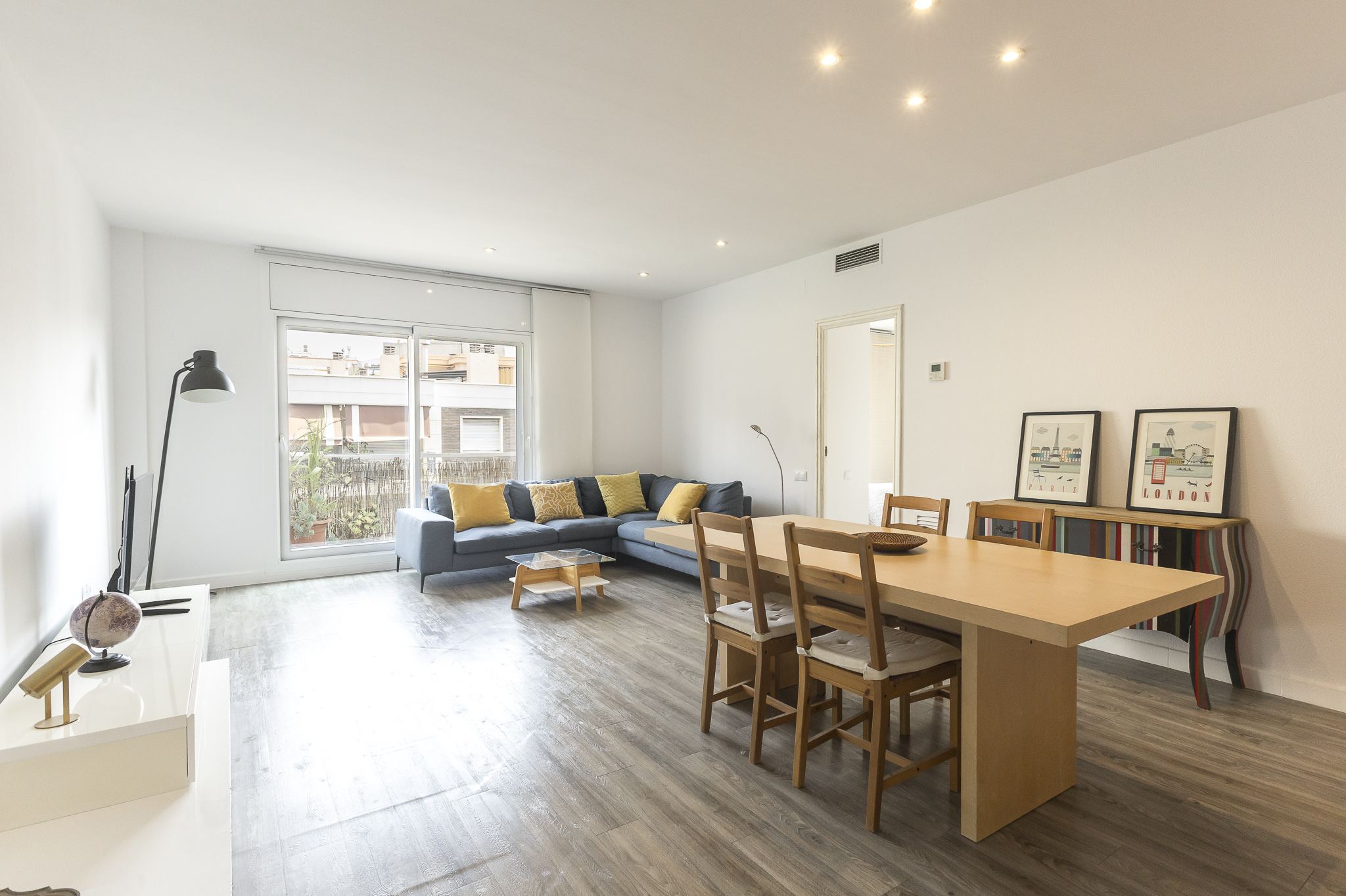 Bright temporary flat with large terrace in Left Eixample
