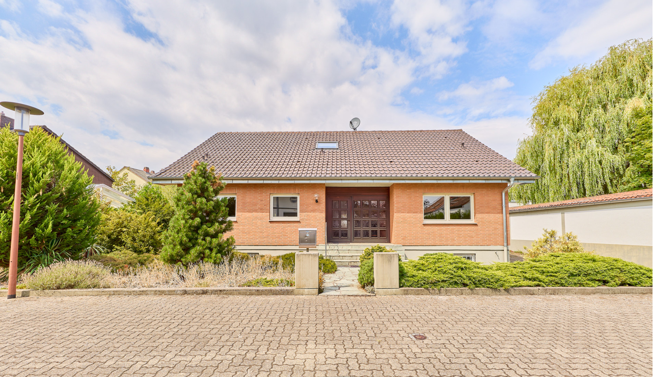Viel Platz für die Familie – freistehendes Einfamilienhaus mit Garten und Doppelgarage!